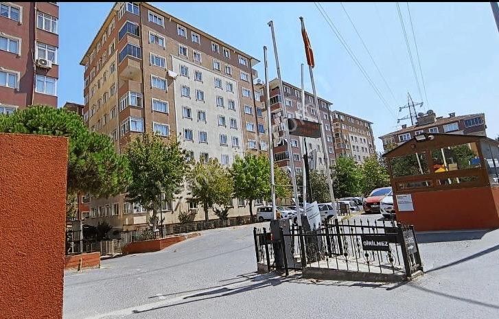 Küçükçekmece Tevfik Bey Satılık Daire NAZ EMLAKtan Site İçinde Bakımlı Masrafsız Yenilenmiş Geniş 2+1 Satılık Daire