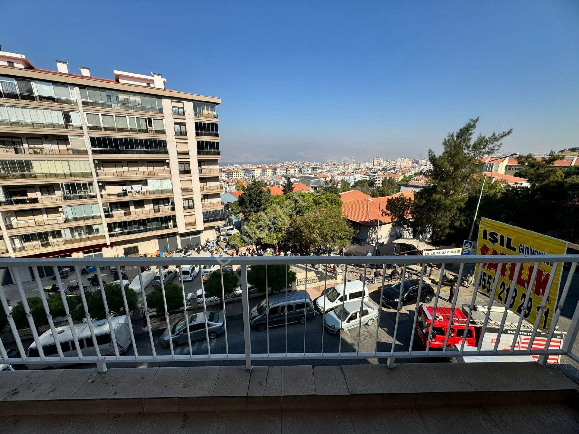 Karabağlar Esenlik Satılık Daire ADNAN KAHVECİ PARK ÜST TARAFINDA ÖNÜ AÇIK 3+1 ARAKAT DAİRE