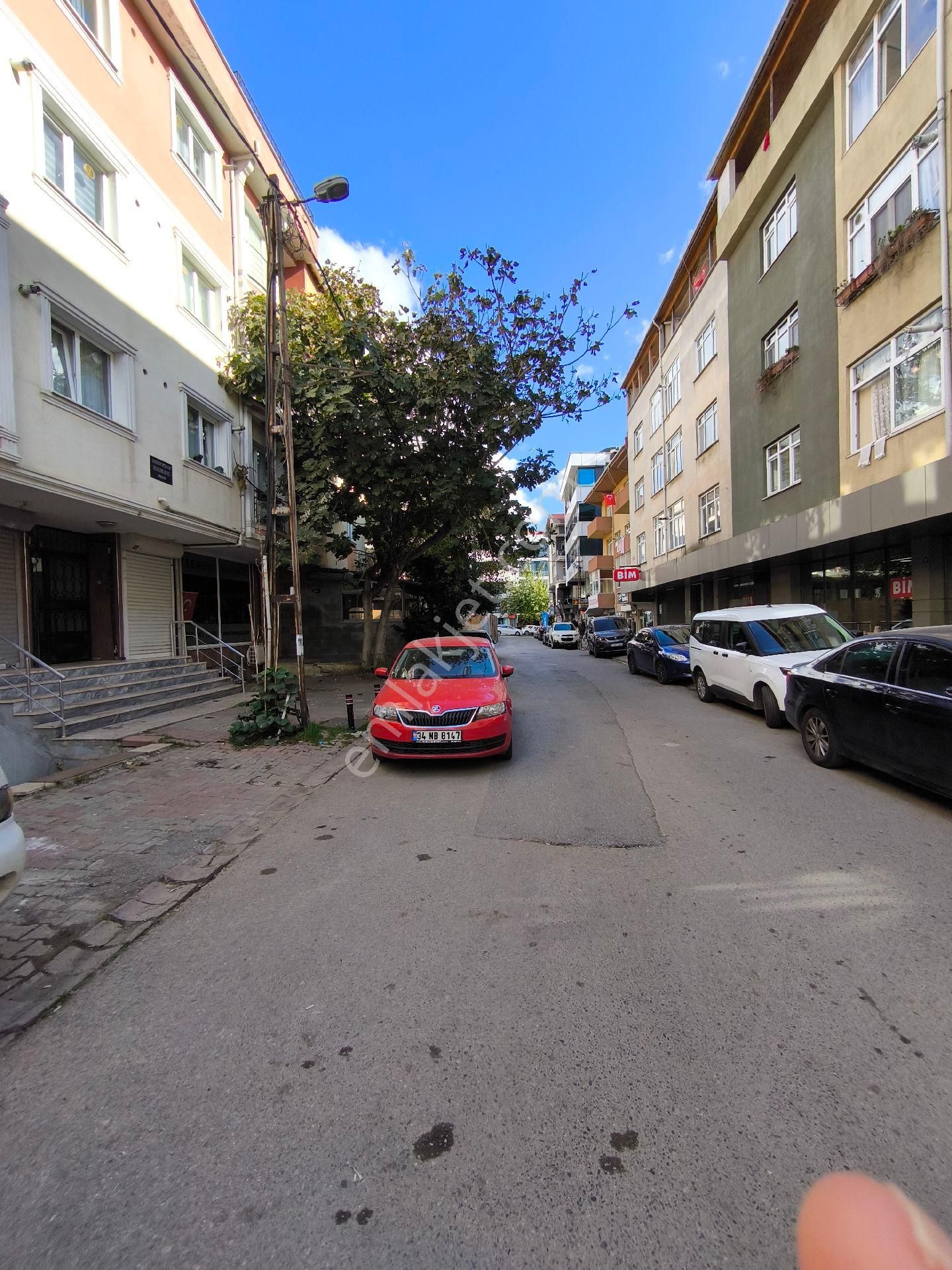 Çekmeköy Mehmet Akif Kiralık Daire  ÇEKMEKÖY METROYA 100 METRE MESAFEDE   KİRALIK 2+1 ARA KAT DAİRE