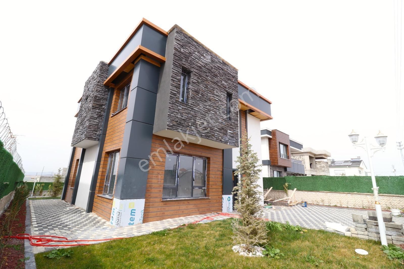 Melikgazi Gesi Satılık Villa  GESİ CİVİCİK MAHALLESİ 535 M2 ARSA İÇERİSNDE 4+1 VİLLA 