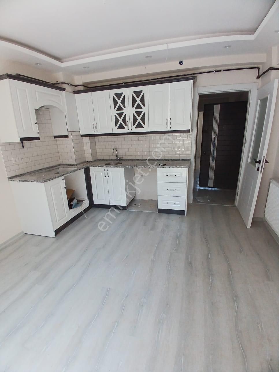 Yunusemre Tevfikiye Satılık Daire  TEYFİKİYE  MAHALLESİ  (SATILIK)  2+1 80M2 5 KATLININ 1. KATI