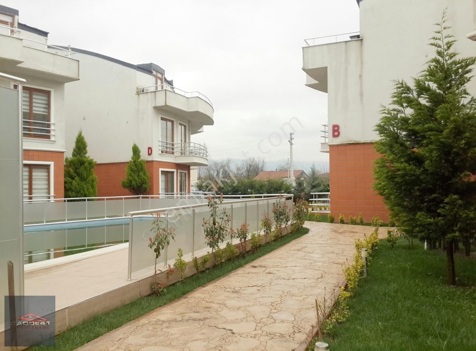 Kartepe Dumlupınar Satılık Daire CADDE41'DEN KARTEPE MERİDYEN SİTESİNDE EŞYALI SATILIK 1+1 DAİRE