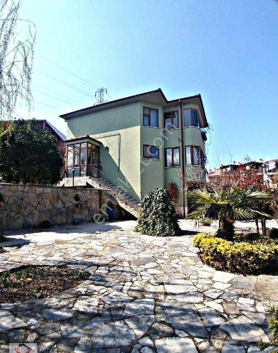 Altınova Kaytazdere Bld. (Merkez) Satılık Villa Kardeş Emlak 'tan Yalova Güzergahında Satılık Bahçeli 3+1 Villa