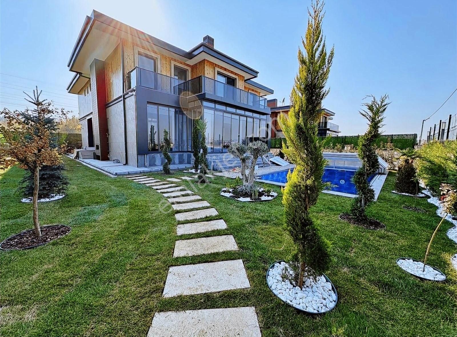 Elazığ Merkez Yemişlik Köyü (Gedenek) Satılık Villa Çevre Yolu Üstünde Panoramik Şehir Manzaralı Premium Villa!