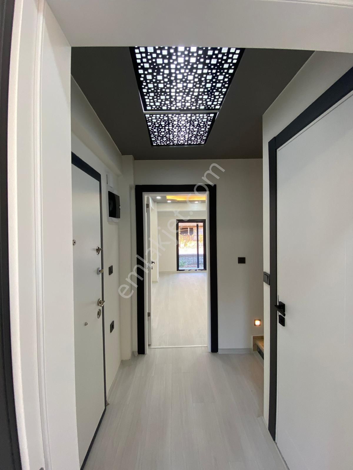 Dikili Güven Emlak'tan Cumhuriyet Mahallesinde Acil Satılık Lüks Villa - Görsel 9