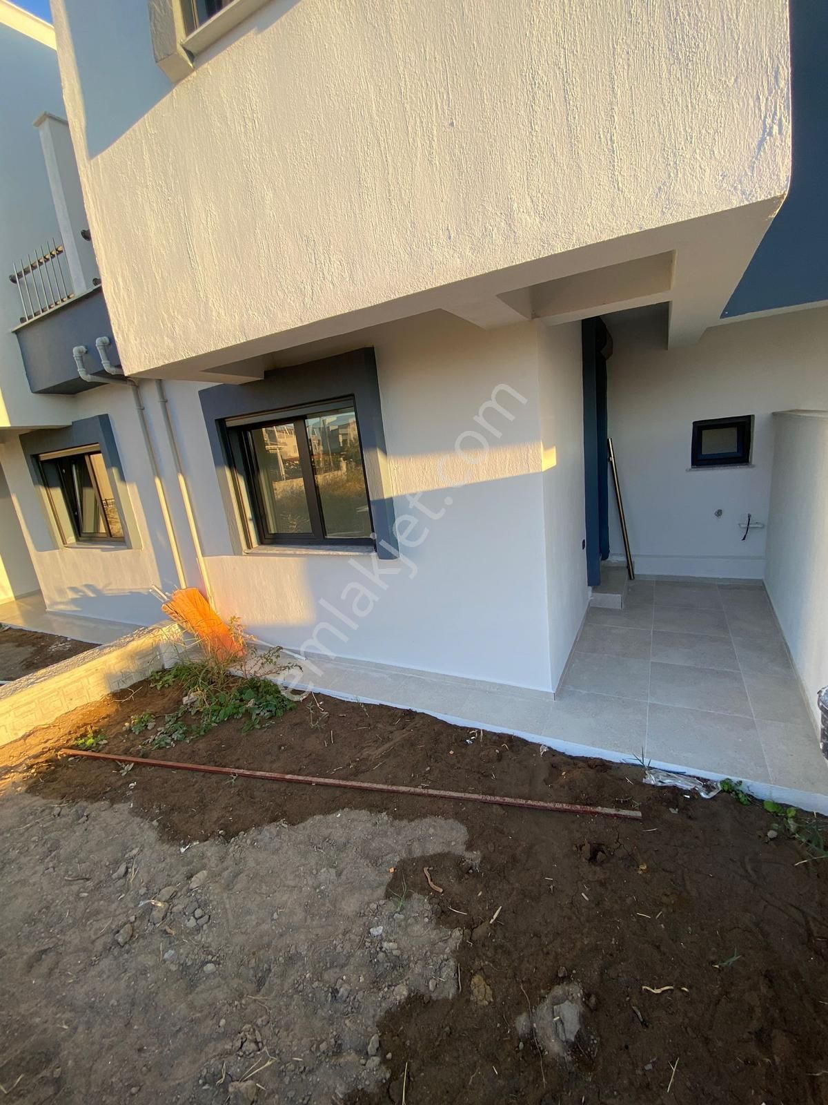 Dikili Güven Emlak'tan Cumhuriyet Mahallesinde Acil Satılık Lüks Villa - Görsel 6