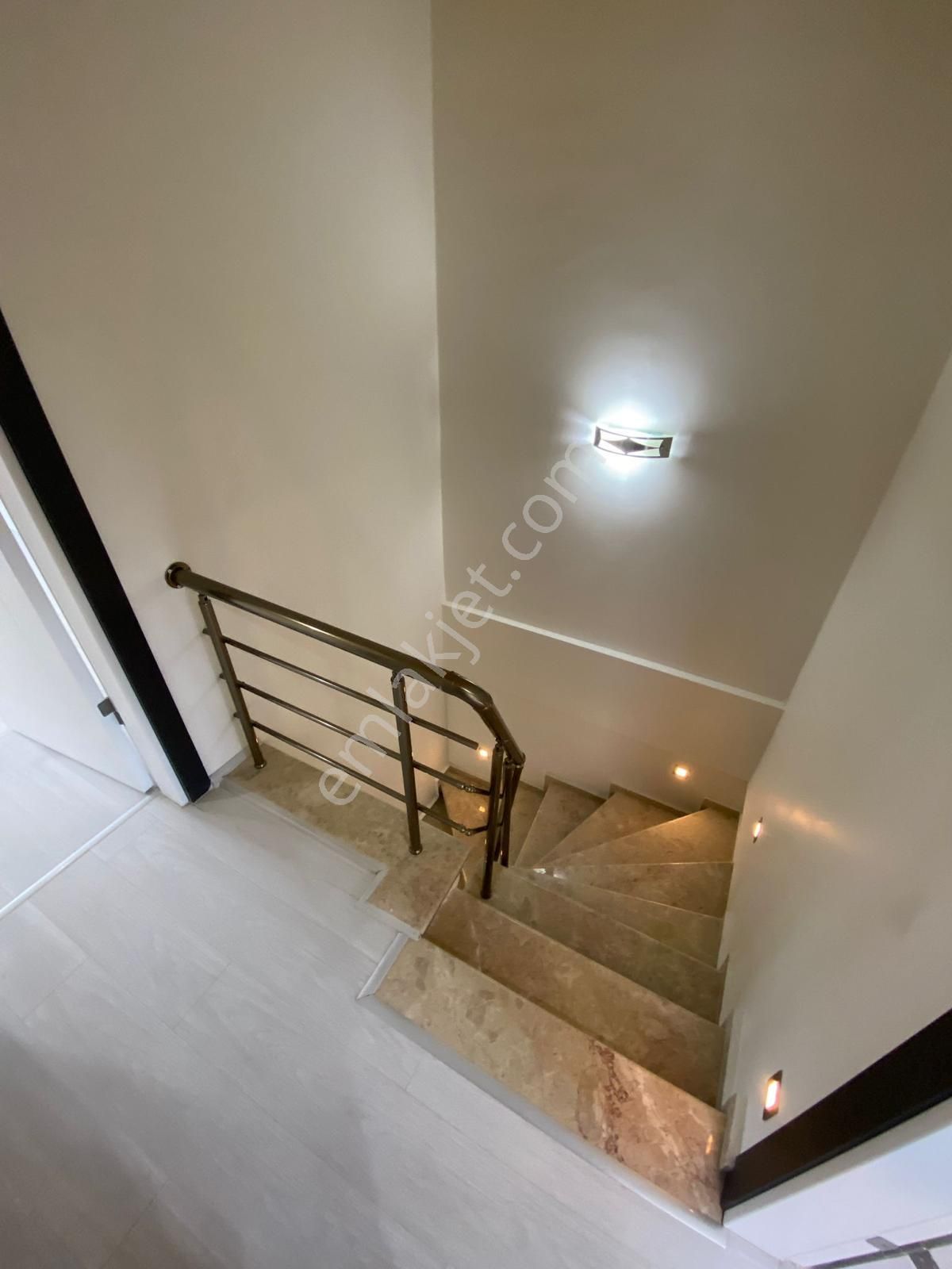 Dikili Güven Emlak'tan Cumhuriyet Mahallesinde Acil Satılık Lüks Villa - Görsel 23