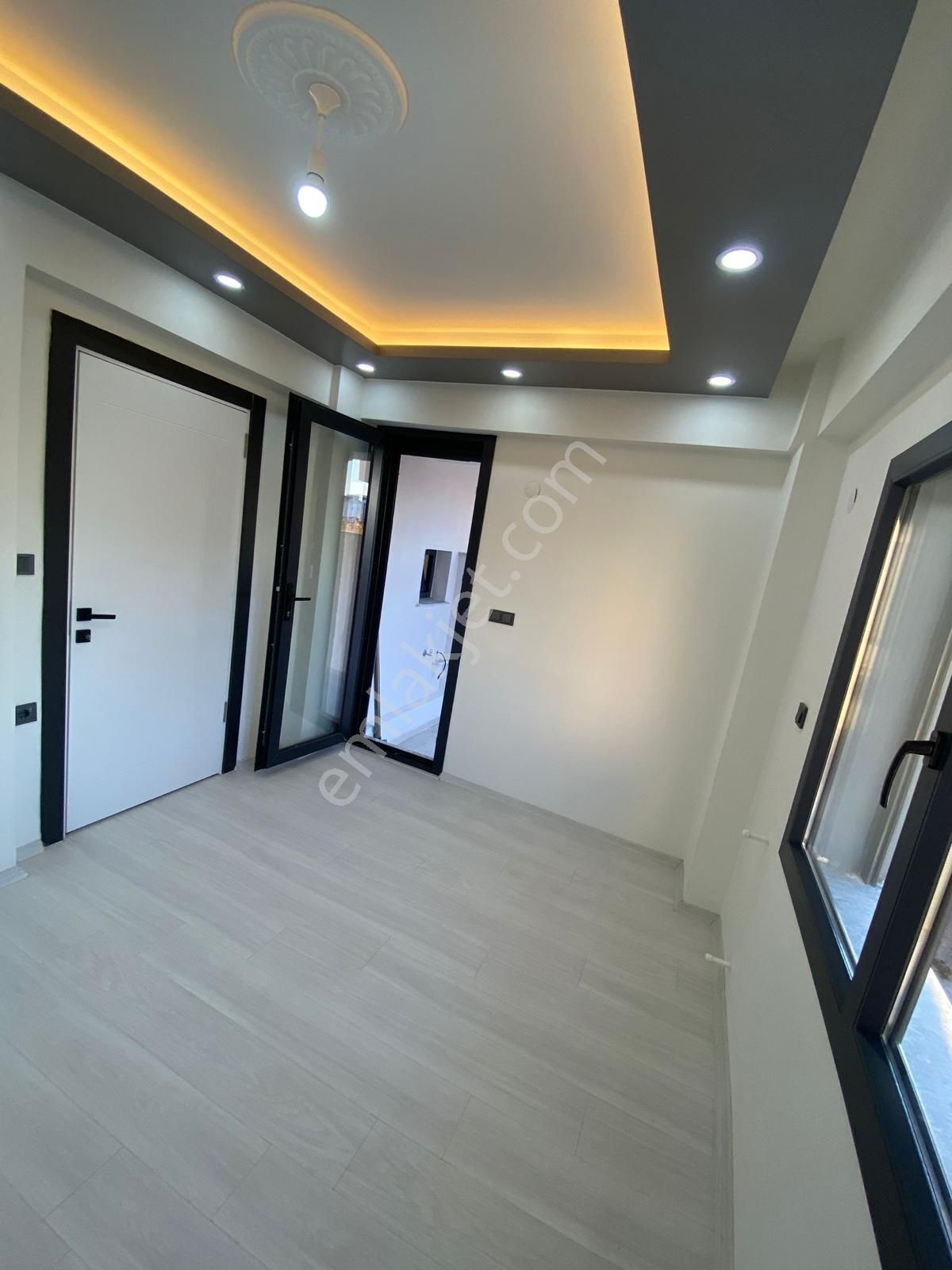 Dikili Güven Emlak'tan Cumhuriyet Mahallesinde Acil Satılık Lüks Villa - Görsel 18