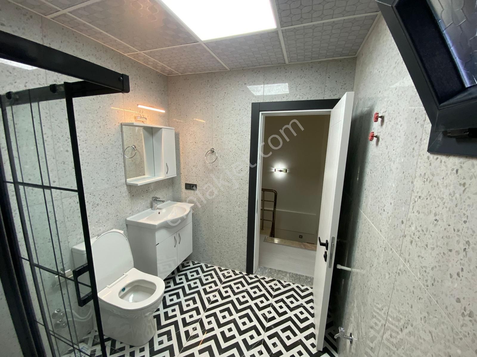 Dikili Güven Emlak'tan Cumhuriyet Mahallesinde Acil Satılık Lüks Villa - Görsel 28