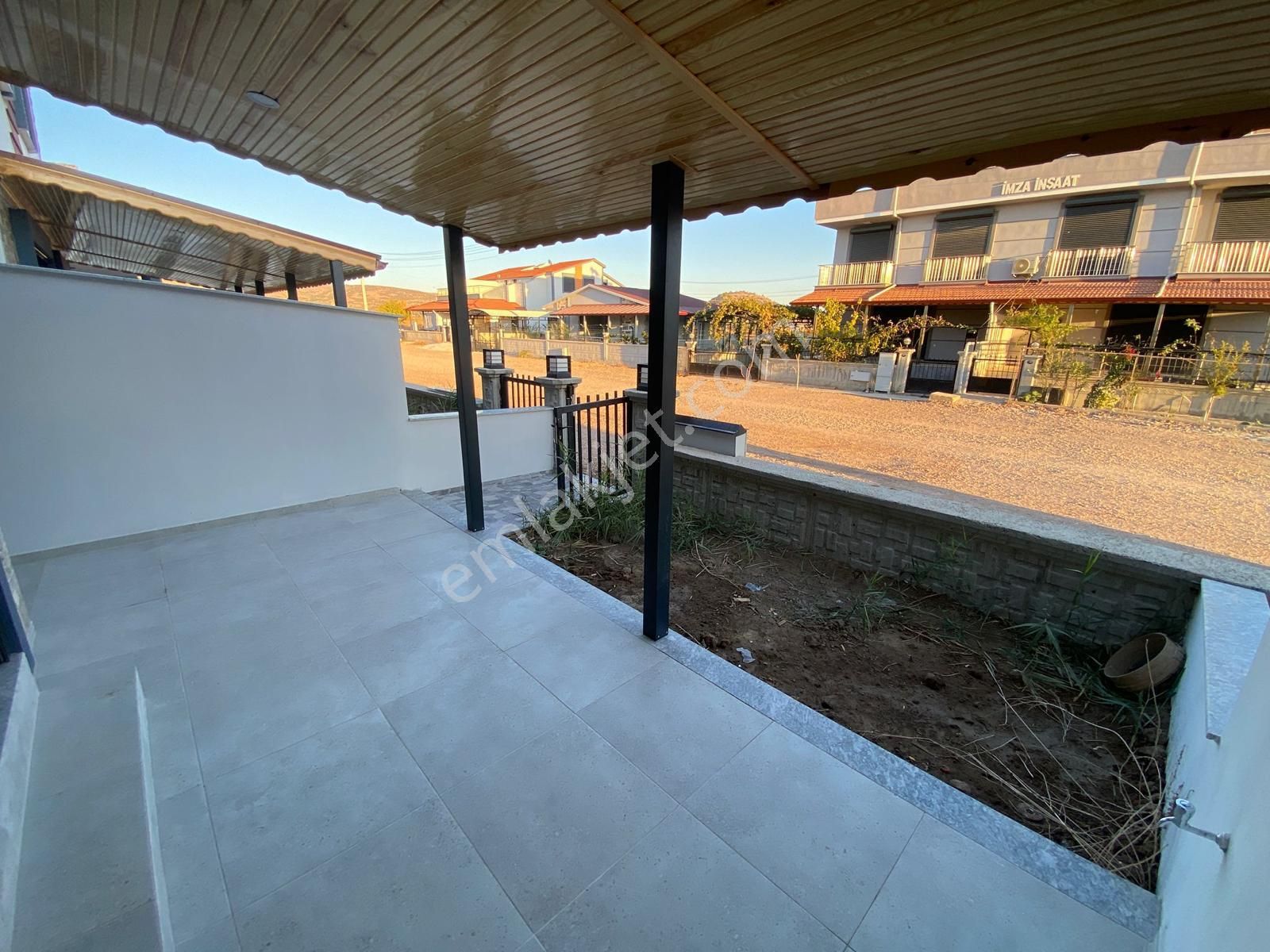 Dikili Güven Emlak'tan Cumhuriyet Mahallesinde Acil Satılık Lüks Villa - Görsel 4