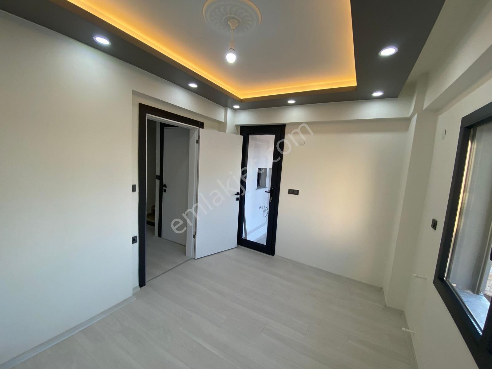 Dikili Güven Emlak'tan Cumhuriyet Mahallesinde Acil Satılık Lüks Villa - Görsel 17