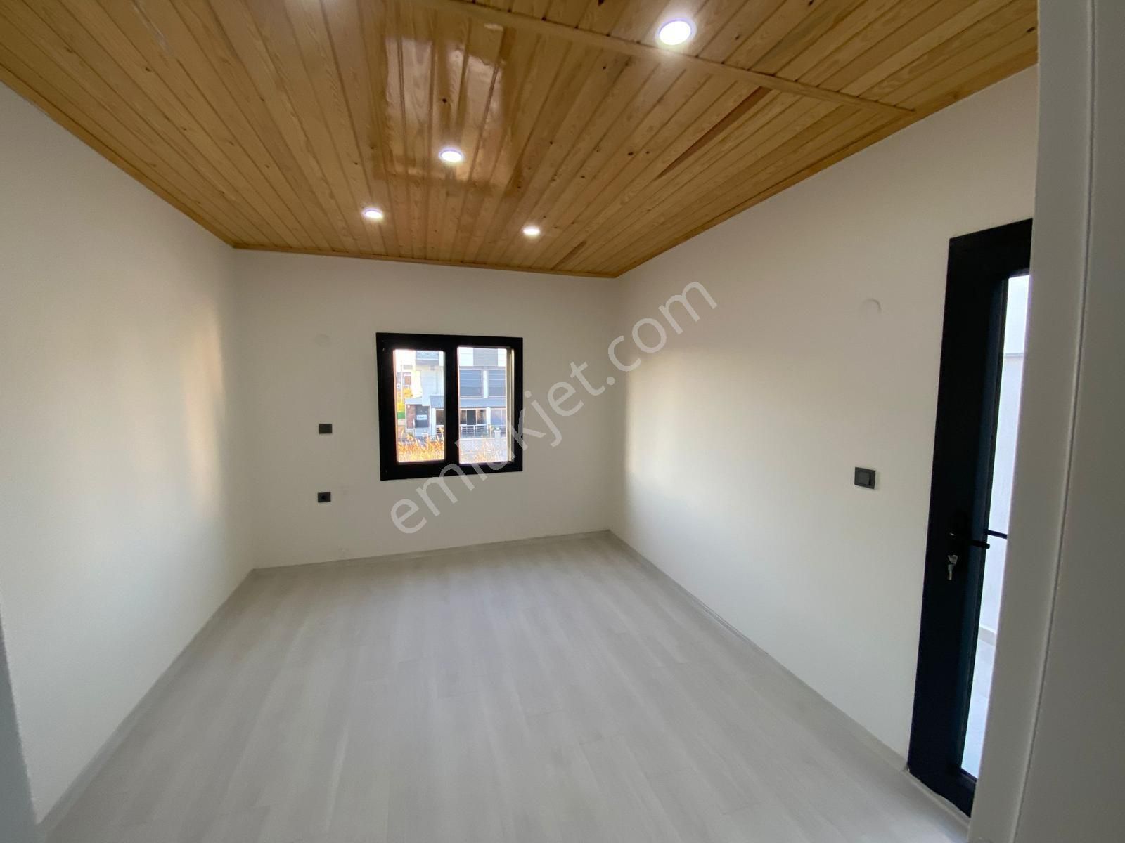 Dikili Güven Emlak'tan Cumhuriyet Mahallesinde Acil Satılık Lüks Villa - Görsel 29