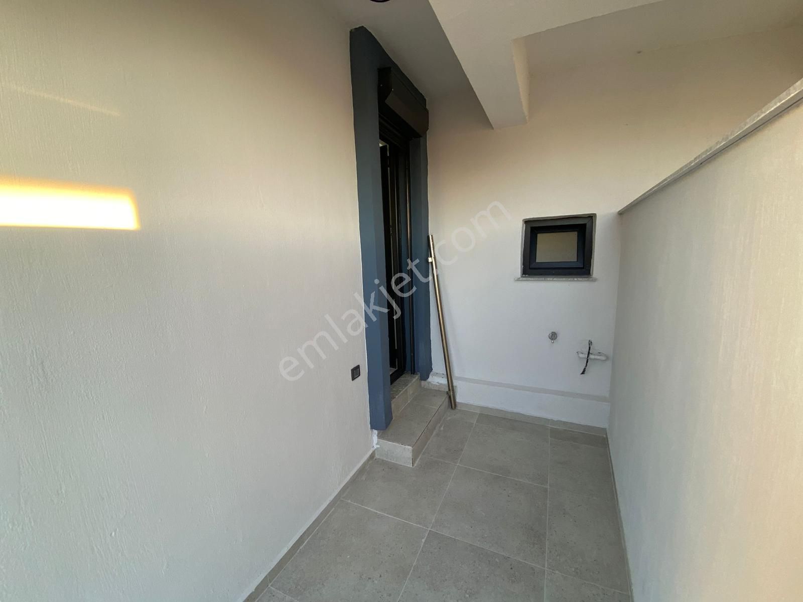 Dikili Güven Emlak'tan Cumhuriyet Mahallesinde Acil Satılık Lüks Villa - Görsel 34