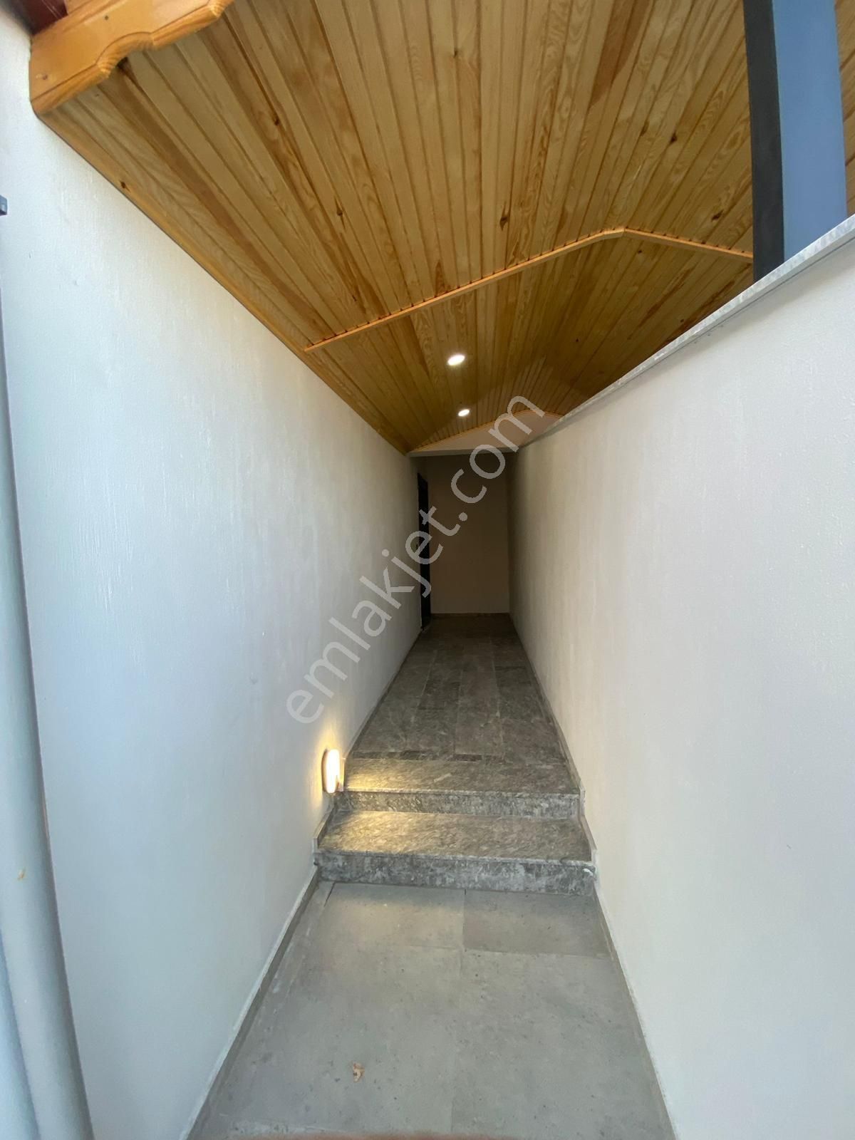 Dikili Güven Emlak'tan Cumhuriyet Mahallesinde Acil Satılık Lüks Villa - Görsel 7