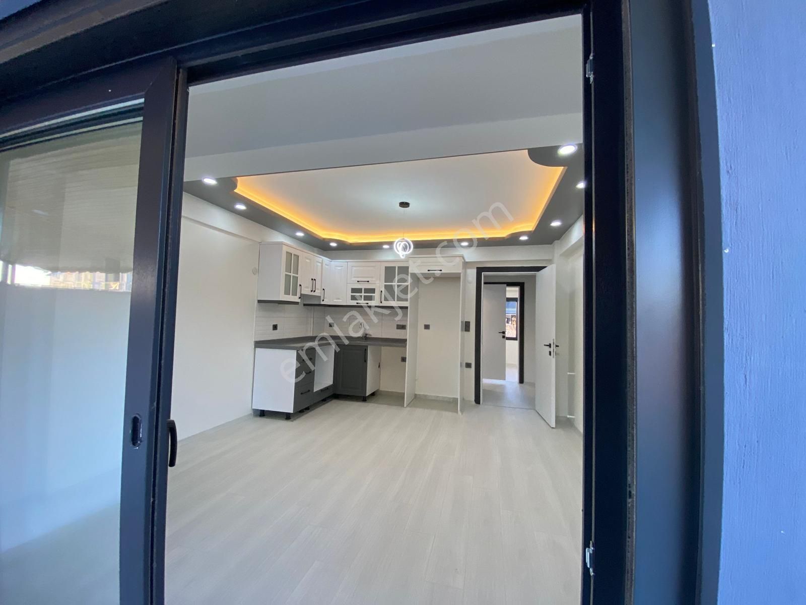 Dikili Güven Emlak'tan Cumhuriyet Mahallesinde Acil Satılık Lüks Villa - Görsel 13