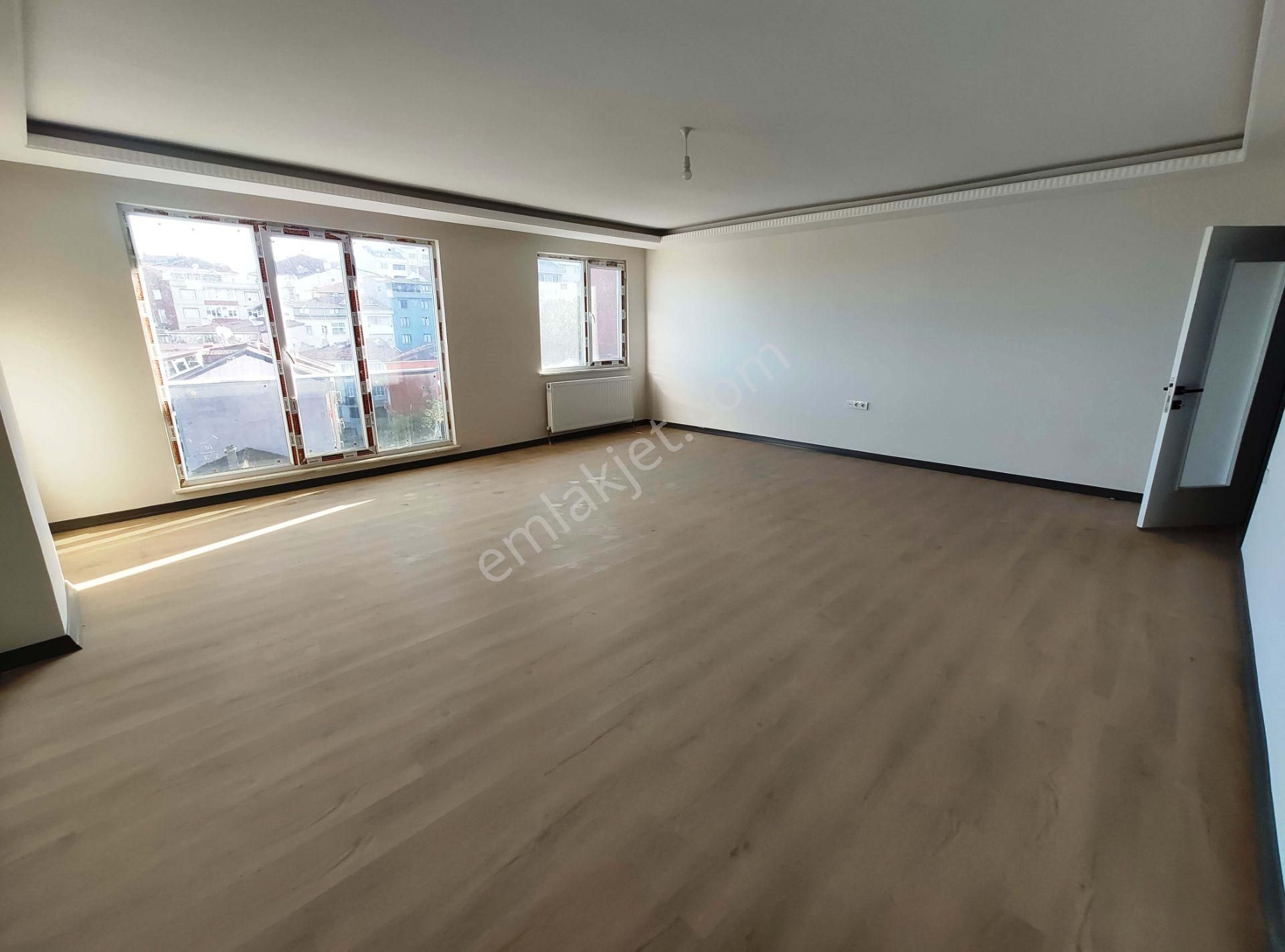 Eyüpsultan Rami Cuma Satılık Daire  Eyüp Rami cuma Sıfır / 5+2 / 220m2 / Asansörlü / Kapalı otoparklı / Lüks / Manzaralı Dublex