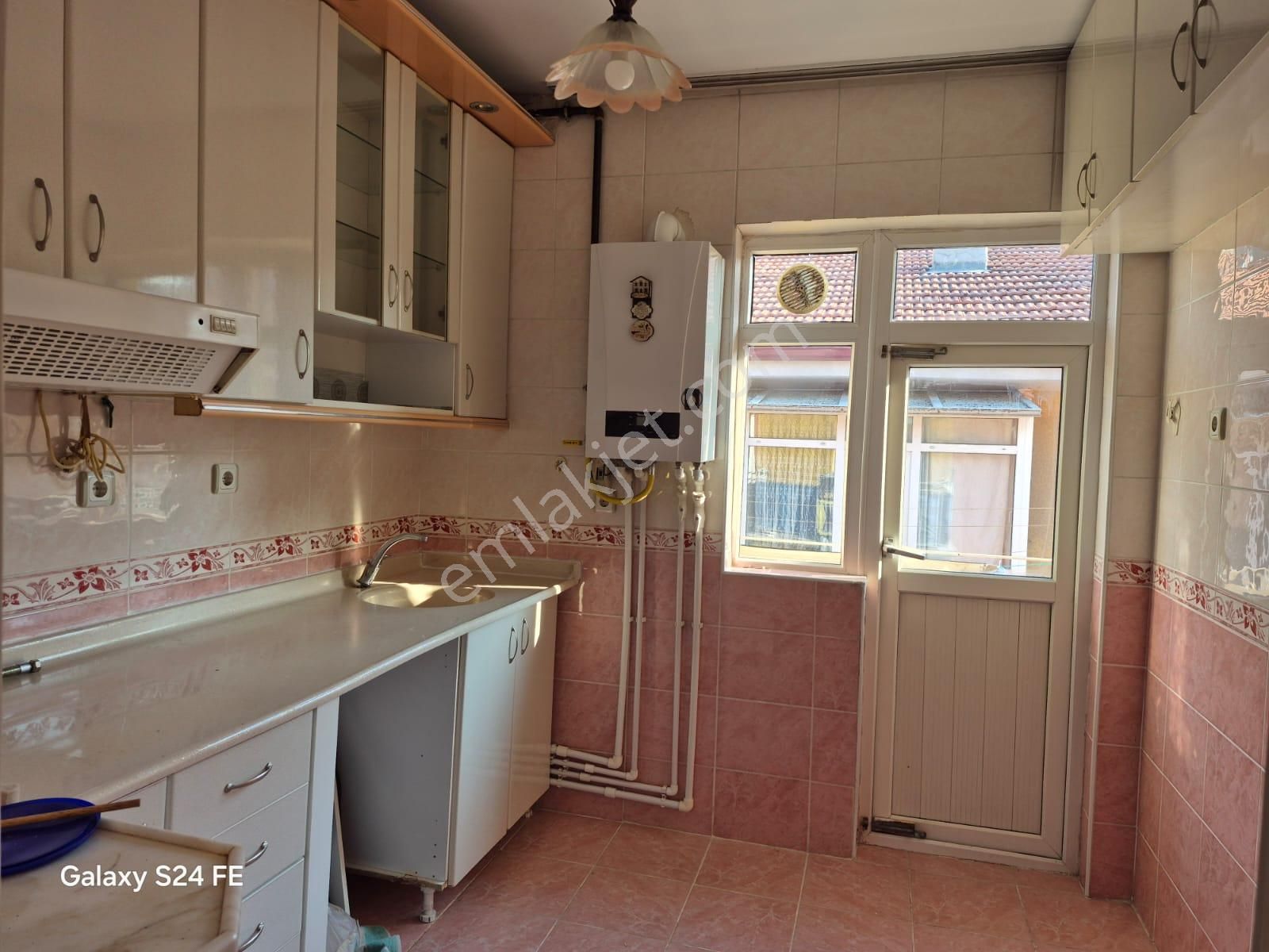 Keçiören Etlik Kiralık Daire  AYVALI CADDESİ ÜZERİ Ş.HASTANESİ YAKINI KATTA PARK MANZARALI ÜÇ CEPHELİ TEMİZ 3+1