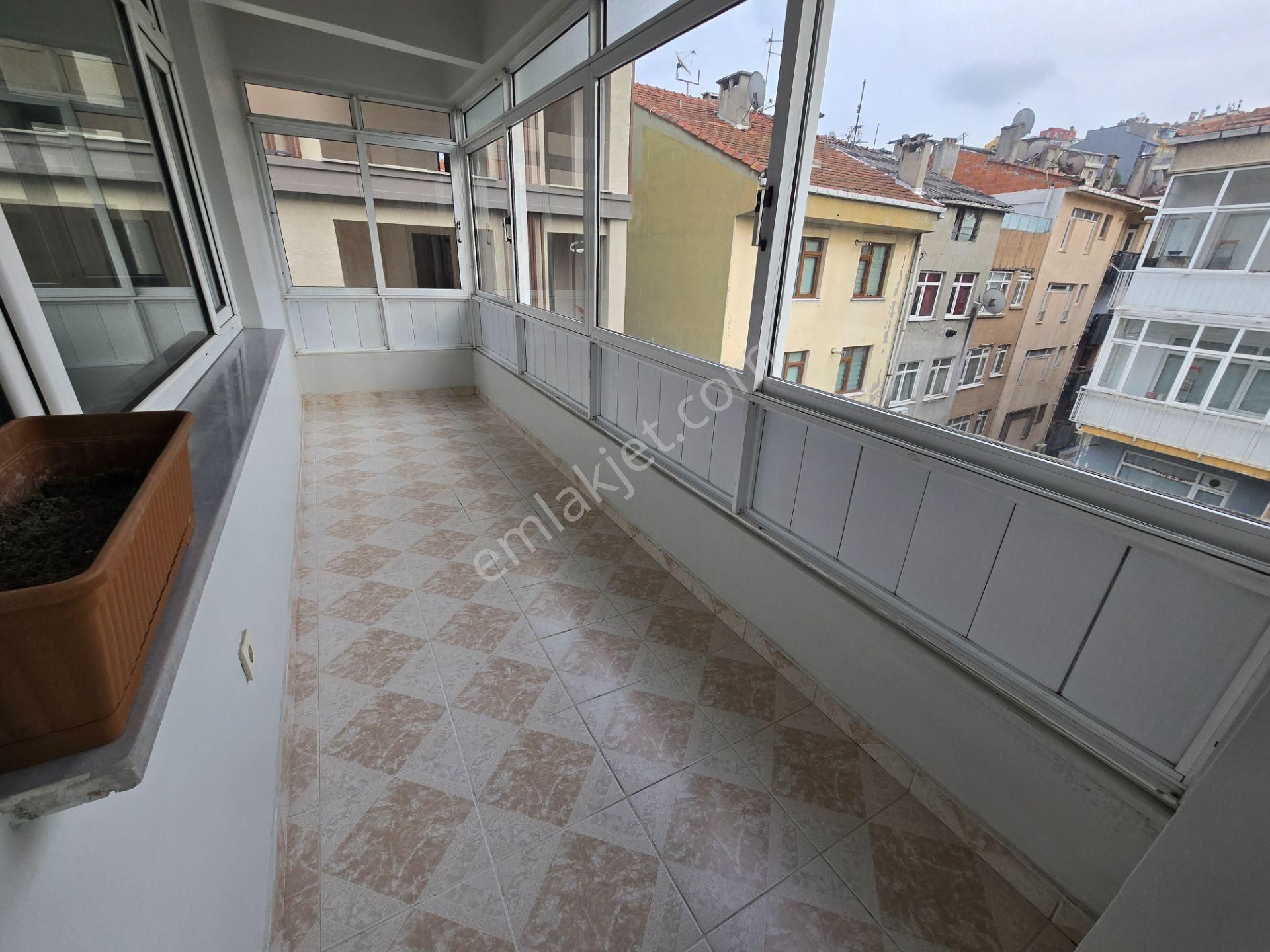 Üsküdar Sultantepe Kiralık Daire  DELUXE 26 ' DAN NEZİH MUHİTTE GENİŞ BALKONLU İÇİ YAPILI FIRSATT