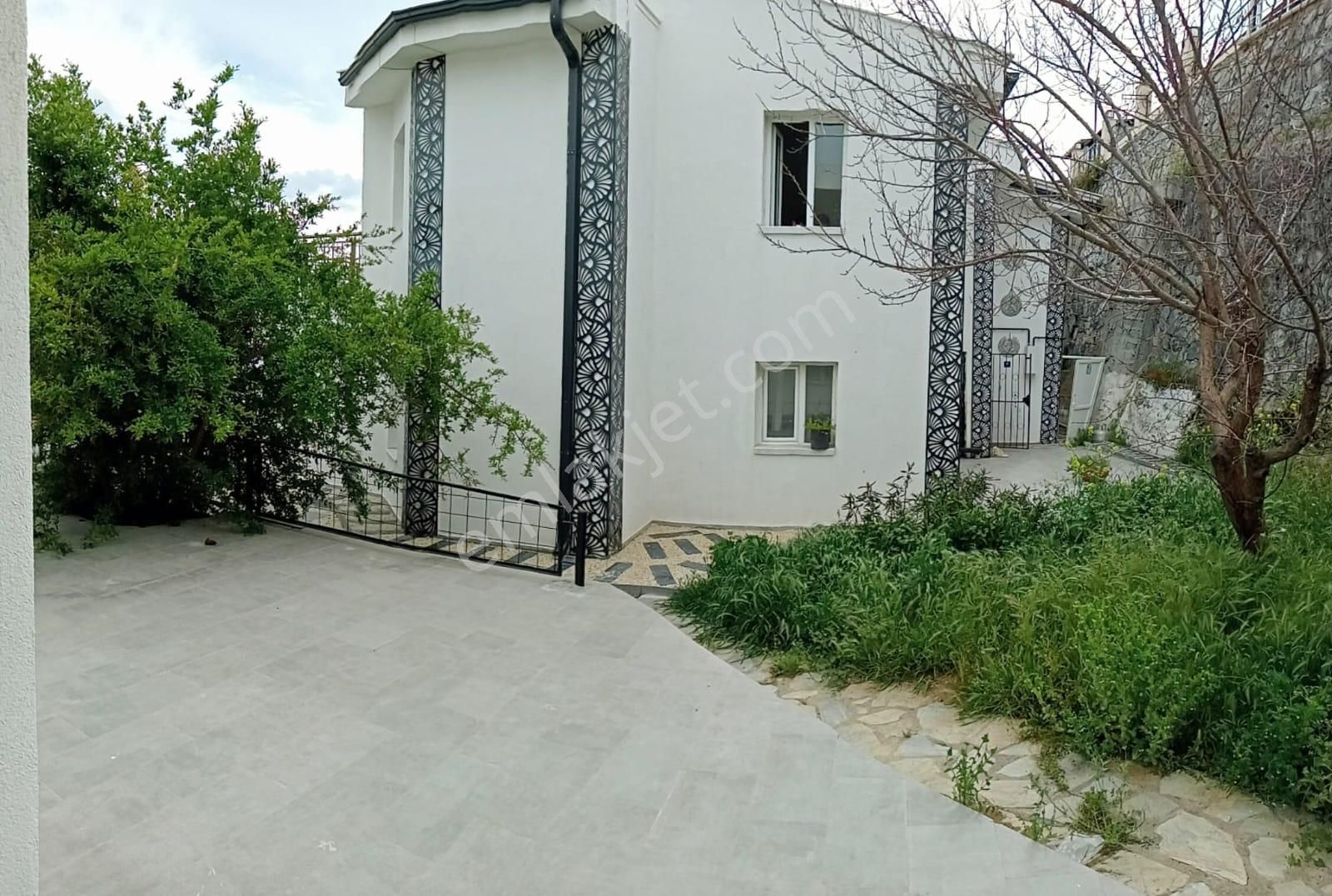 Kuşadası Yavansu Satılık Villa  KUŞADASI'NDA MUHTEŞEM DENİZ MANZARALI VİLLA