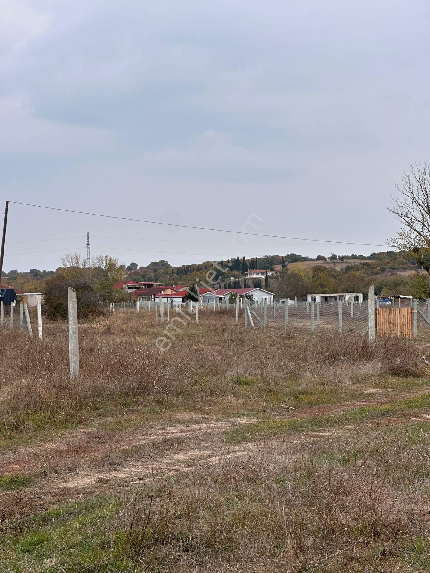Lüleburgaz Celaliye 310m2 İmarlı Etrafı Çevrili Villaların Hemen Yanında Yola Cephe Arsa