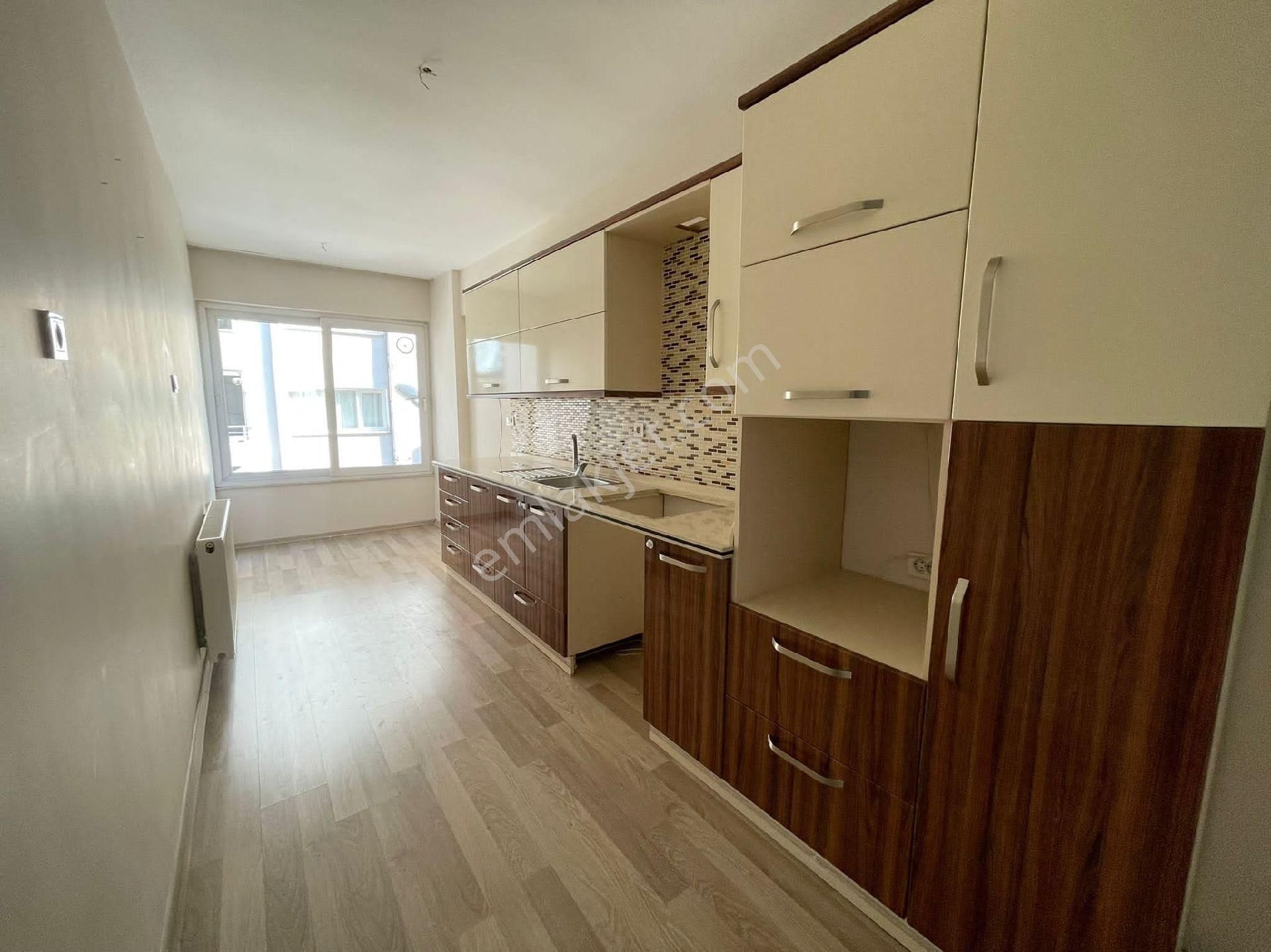 Karabağlar Kazım Karabekir Satılık Daire YEŞİLYURT MERKEZ DE ÜZÜMCÜ OKULU YAKINI 3+1 ARAKAT SATILIK DAİRE