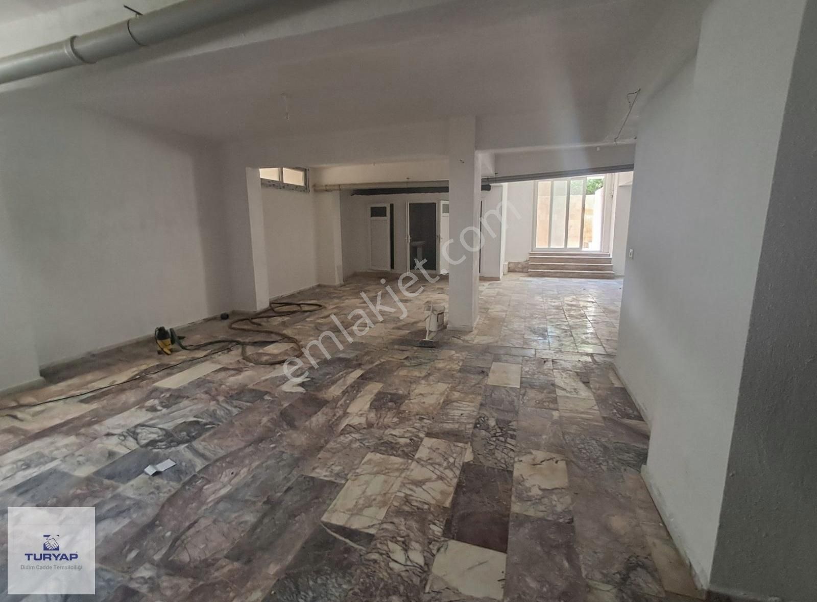 Didim Efeler Satılık Daire Didim Havuzlu, Asansörlü Sitede 2. katta Satılık 1+1 Daire