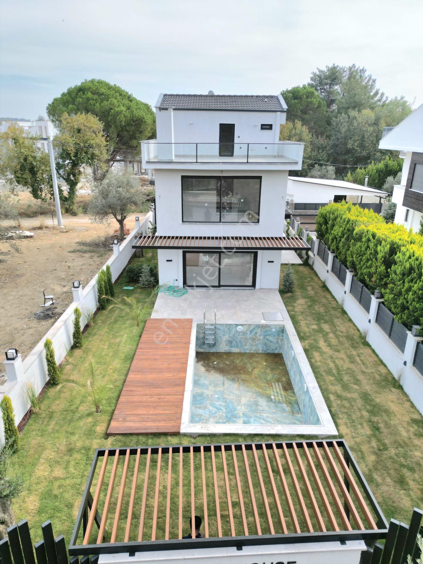 Eu Gayrimenkulden Balıkesir Edremit Gürede Ultra Lüx Havuzlu Müstakil Yerden Isıtmalı Şömineli Villa - Görsel 4