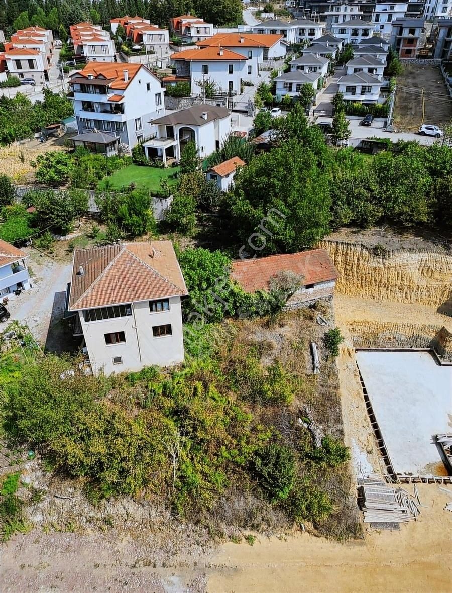 Başiskele Barbaros Satılık Villa İmarlı BİZİM EMLAKTAN /// BAŞİSKELE DAMLAR MAHALLESİN DE SATILIK ARSA