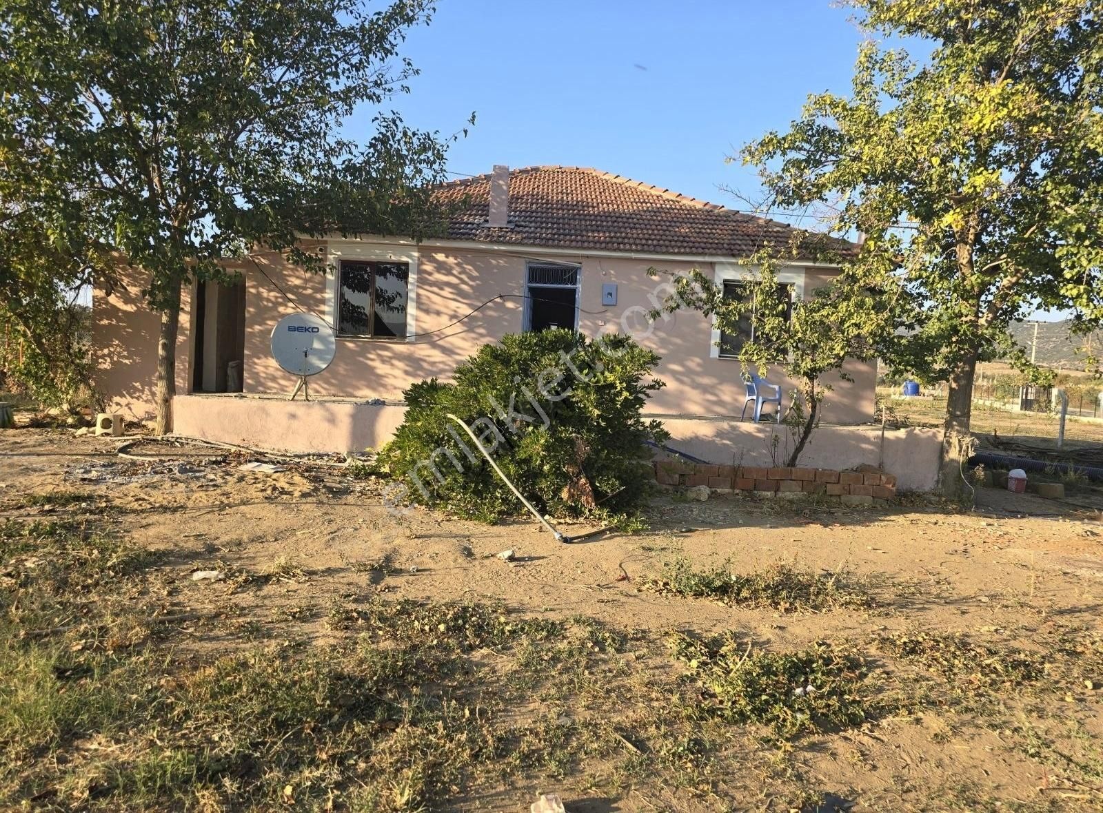 Tire Derebaşı Satılık Tarla TİRE ARSLAN EMLAKTAN DEREBAŞINDA 6740 M2 YOLA CEPHELİ TARLA EV