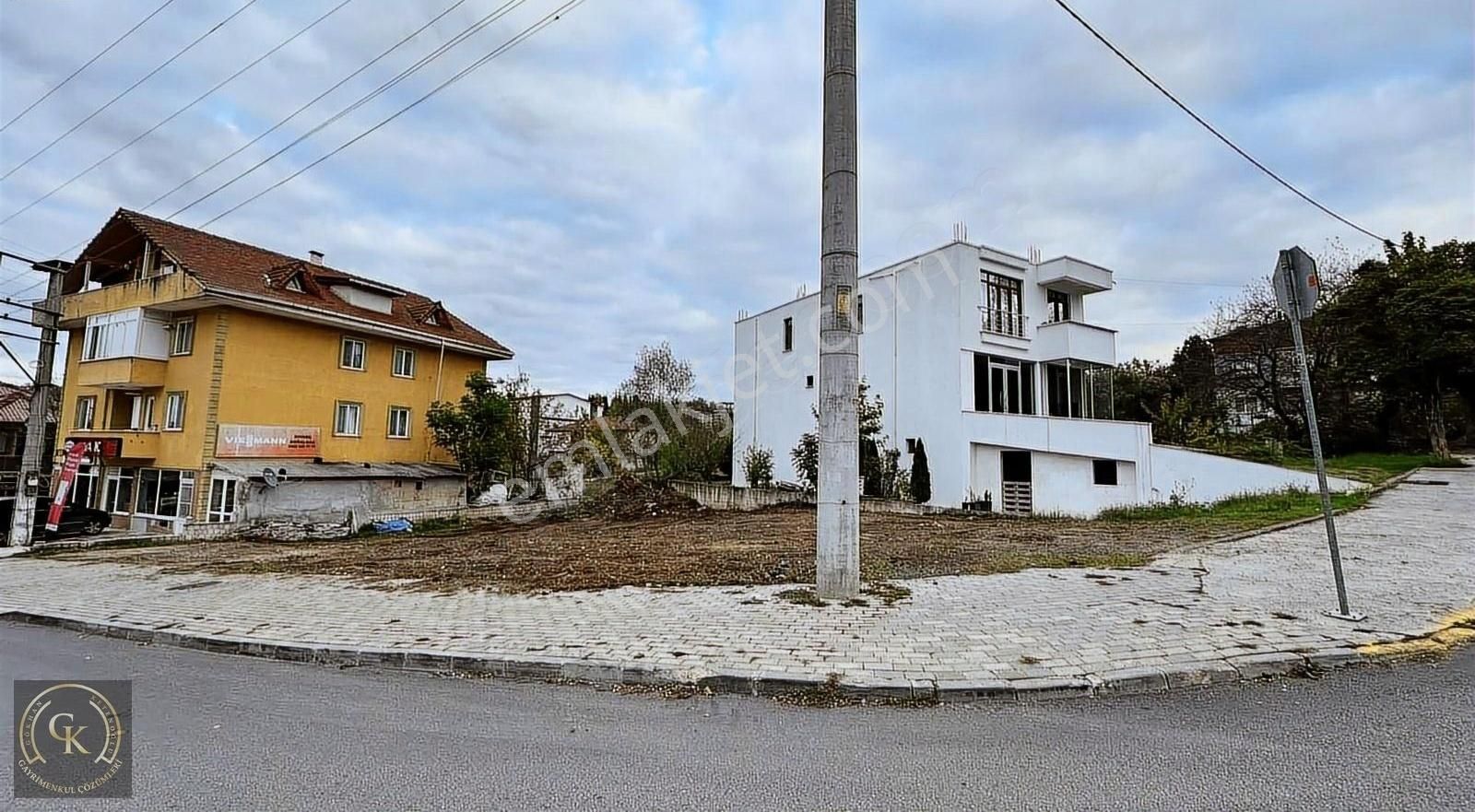 Başiskele Döngel Satılık Konut İmarlı BAŞİSKELE DÖNGELDE MERKEZİ KONUM KÖŞE PARSEL 389M2 SATILIK ARSA