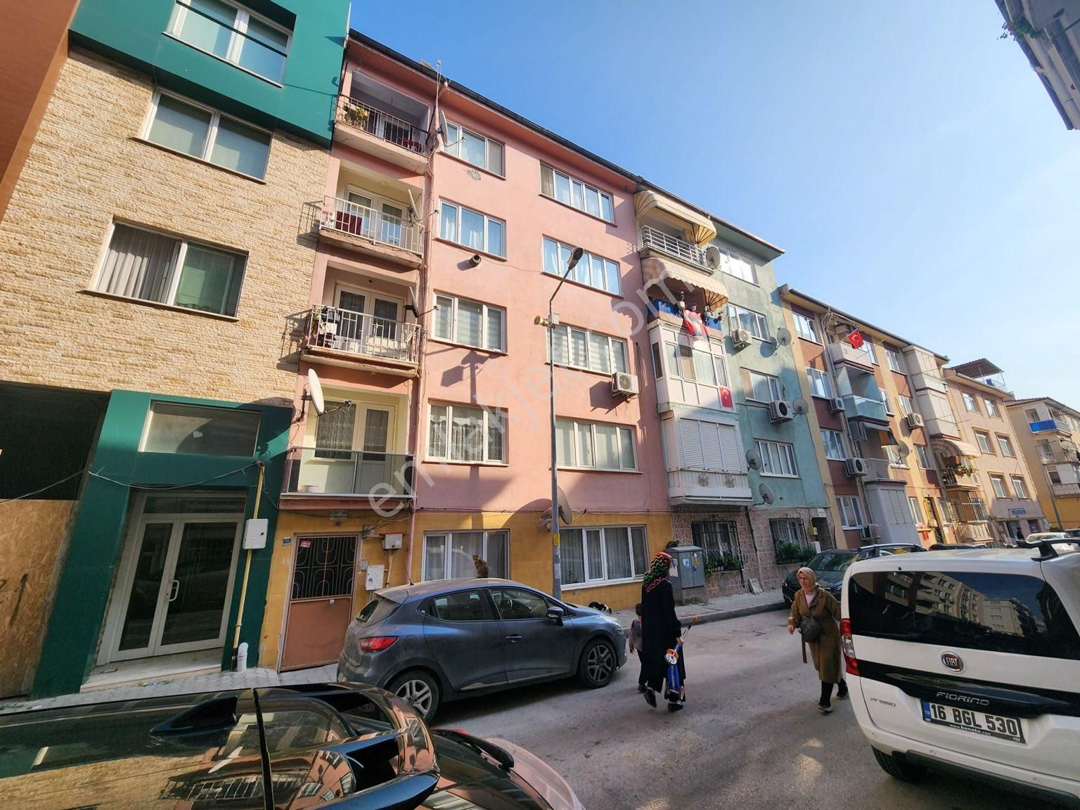 Mudanya Ömerbey Satılık Daire TIRPAN GAYRİMENKULDEN ÖMERBEY MAH. 3+1 110M2 İÇİ YAPILI DÜZAYAK DAİRE