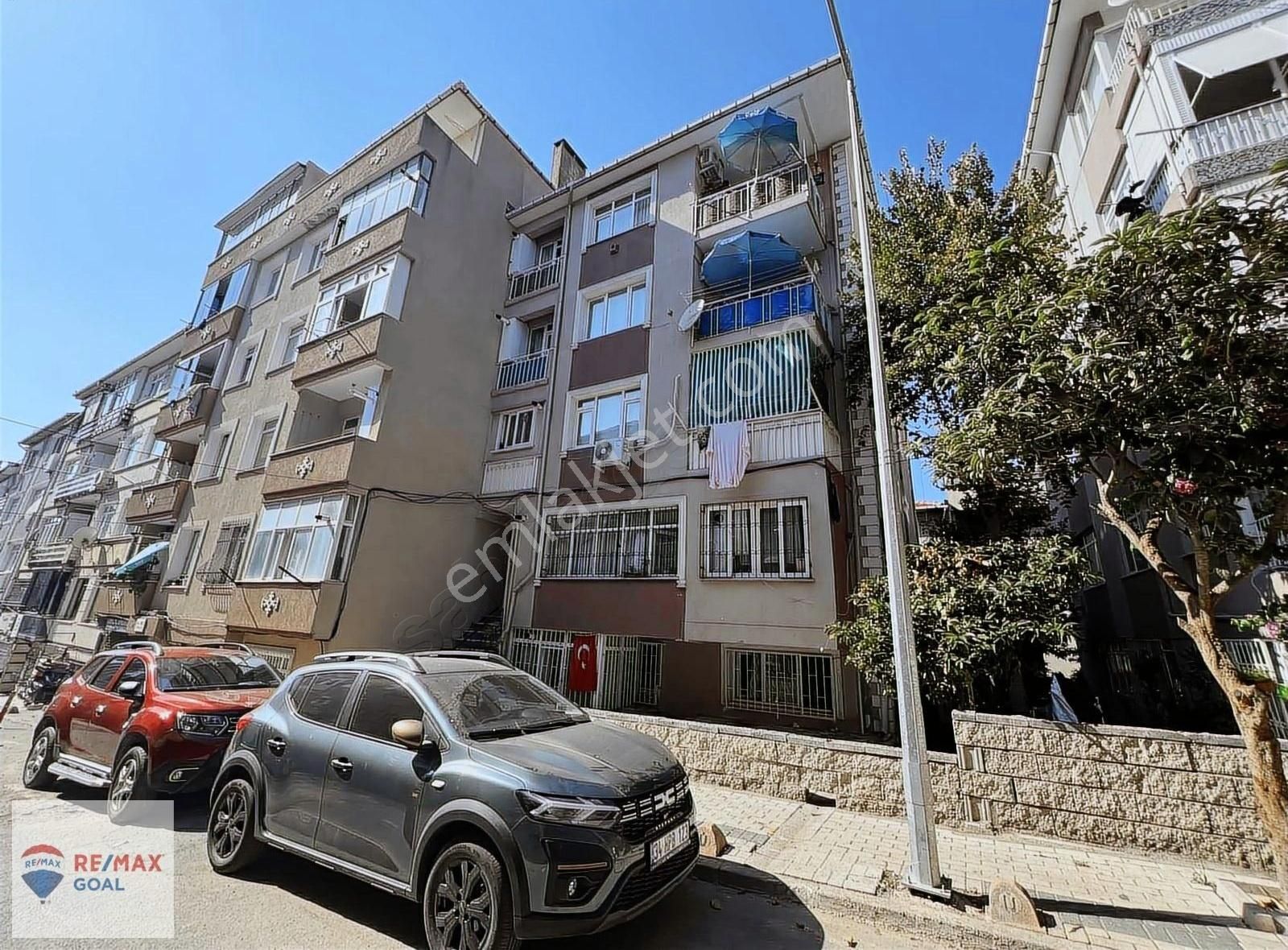 Üsküdar Valide-i Atik Satılık Daire ÜSKÜDAR ÇİNİLİ HAMAM SOKAKTA 2+1 BOŞ SATILIK DAİRE