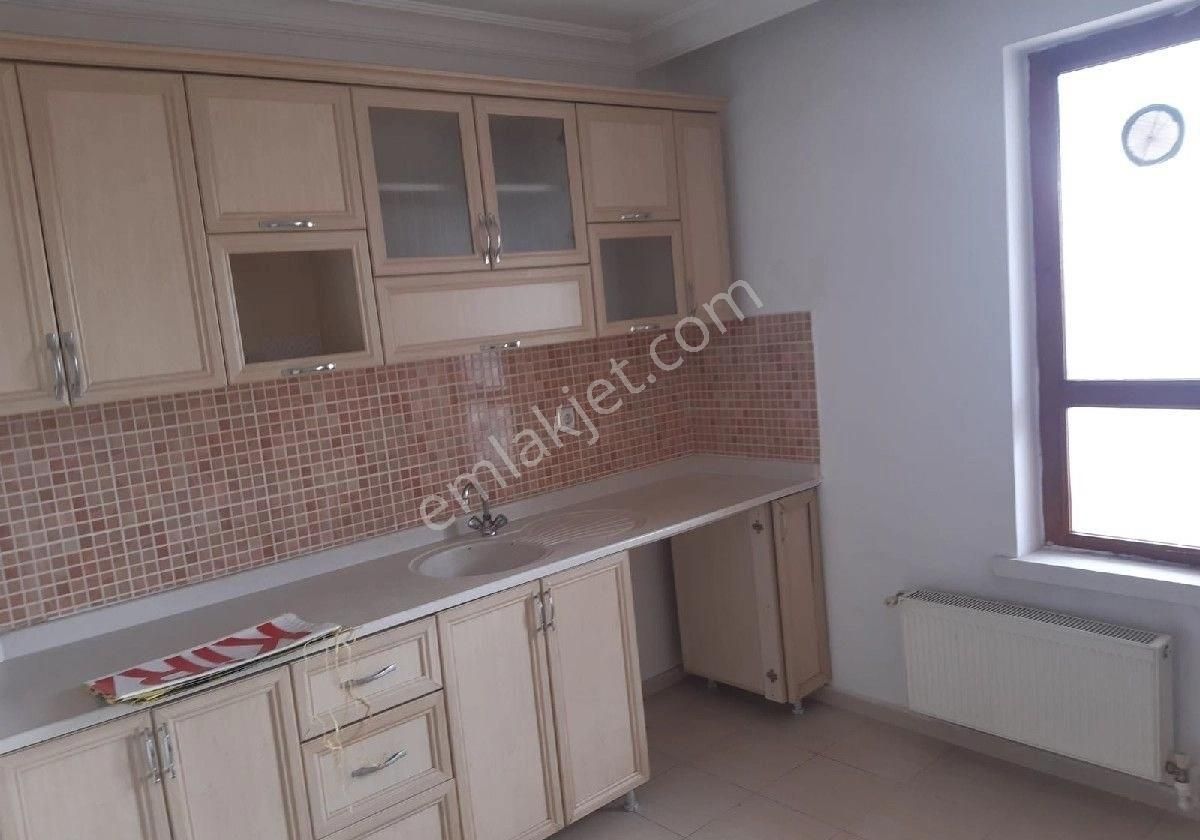 Keçiören Bağlarbaşı Kiralık Daire Keçiören bağlarbaşında 3+1 katta lise yanı kiralık