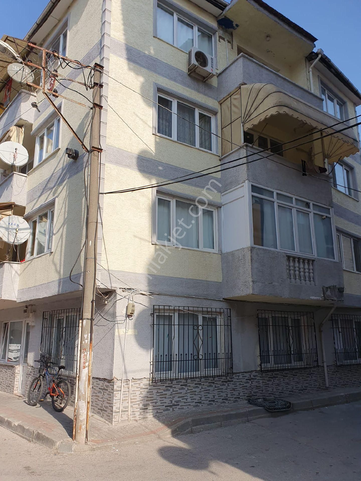 Gemlik Eşref Dinçer Satılık Daire Gemlik eşref dinçer mah 3+1 125m2 doğalgazlı 2.kat merkezi konumda satılık daire