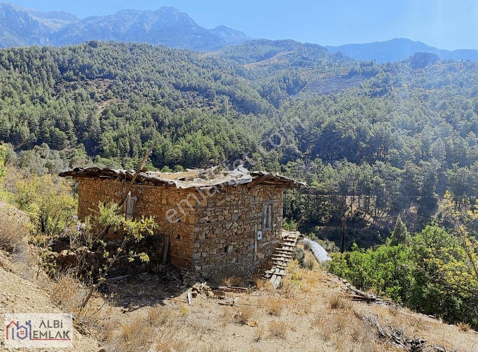 Gazipaşa Yeşilyurt Satılık Tarla Gazipaşa Yeşilyurt Mahallesinde Satılık 5600 M2 Tarla Ve Ev