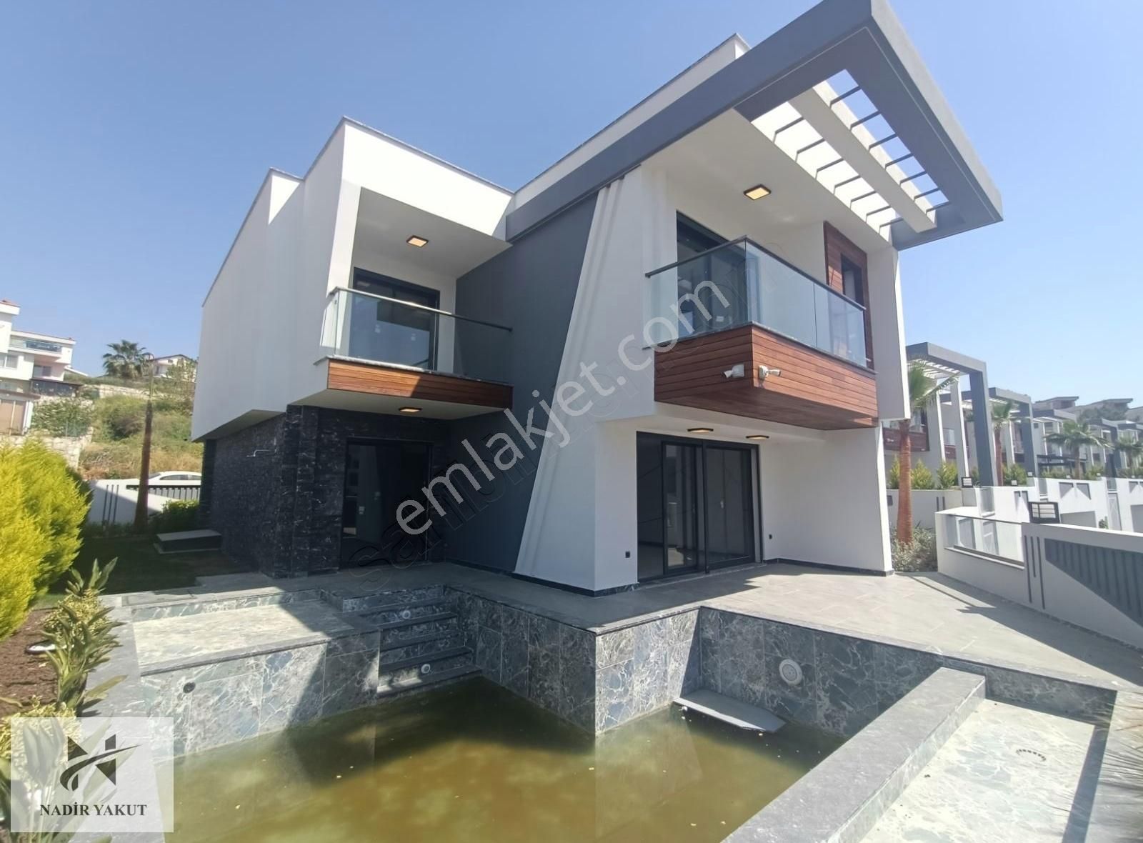 Kuşadası Karaova Satılık Villa Kuşadası'nda Satılık, Size Özel Havuzlu, Manzaralı, 4+1 Villa