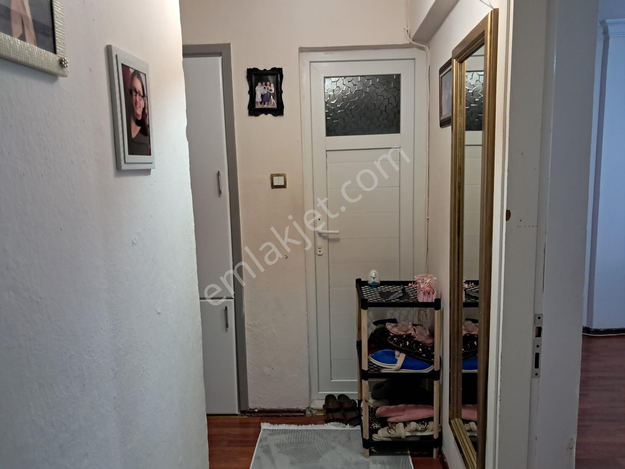 Satılık İzmir Karşıyaka Bahçelievler Cevdet Bilsay Caddesi Üzerinde Yatırımlık Daire - Görsel 2