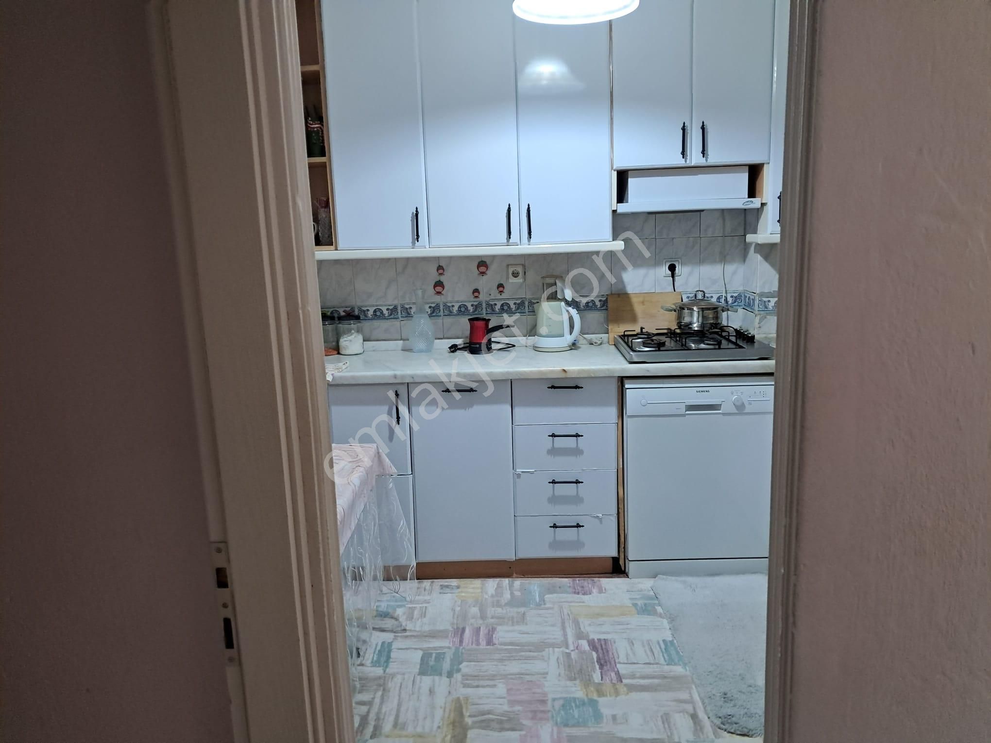 Satılık İzmir Karşıyaka Bahçelievler Cevdet Bilsay Caddesi Üzerinde Yatırımlık Daire - Görsel 3