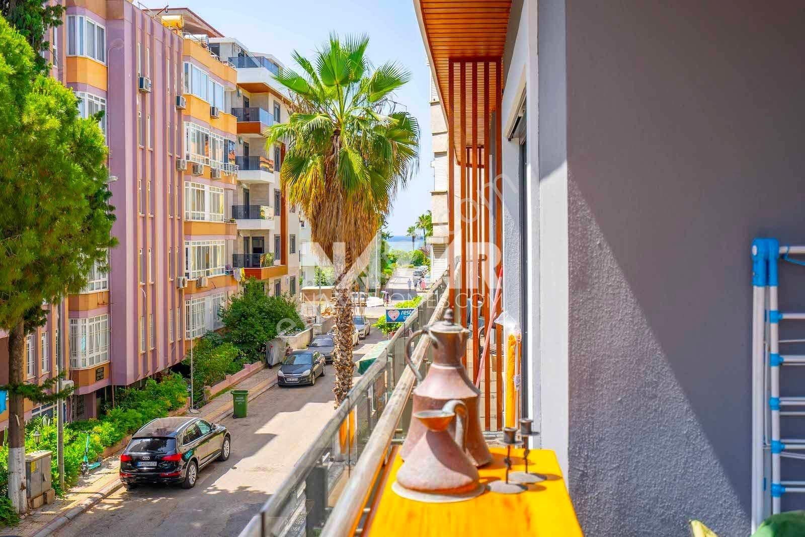 Alanya Güllerpınarı'nda Satılık Eşyalı Manzaralı 1+1 Daire