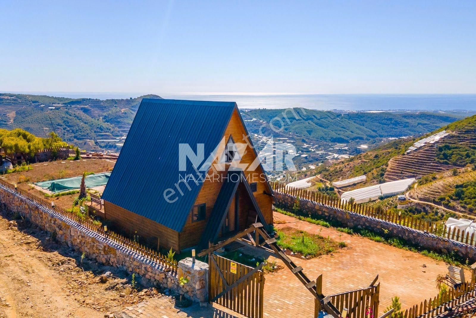 Alanya Güneyköy'de Satılık 640 M² Tarla Ve Eşyalı Bungalov Ev