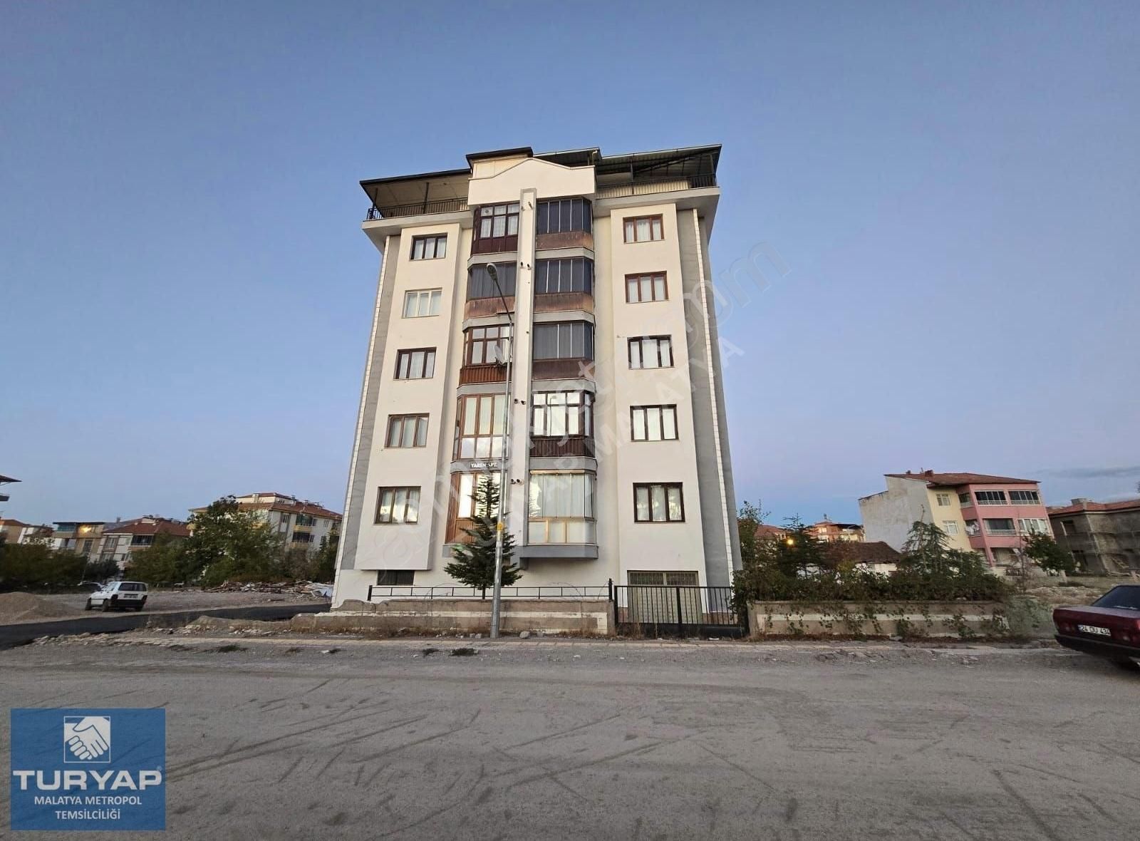 Yeşilyurt Özalper Satılık Daire TURYAP 'TAN ÖZALPER MAH. AZ KATLI 3+1 SATILIK DAİRE