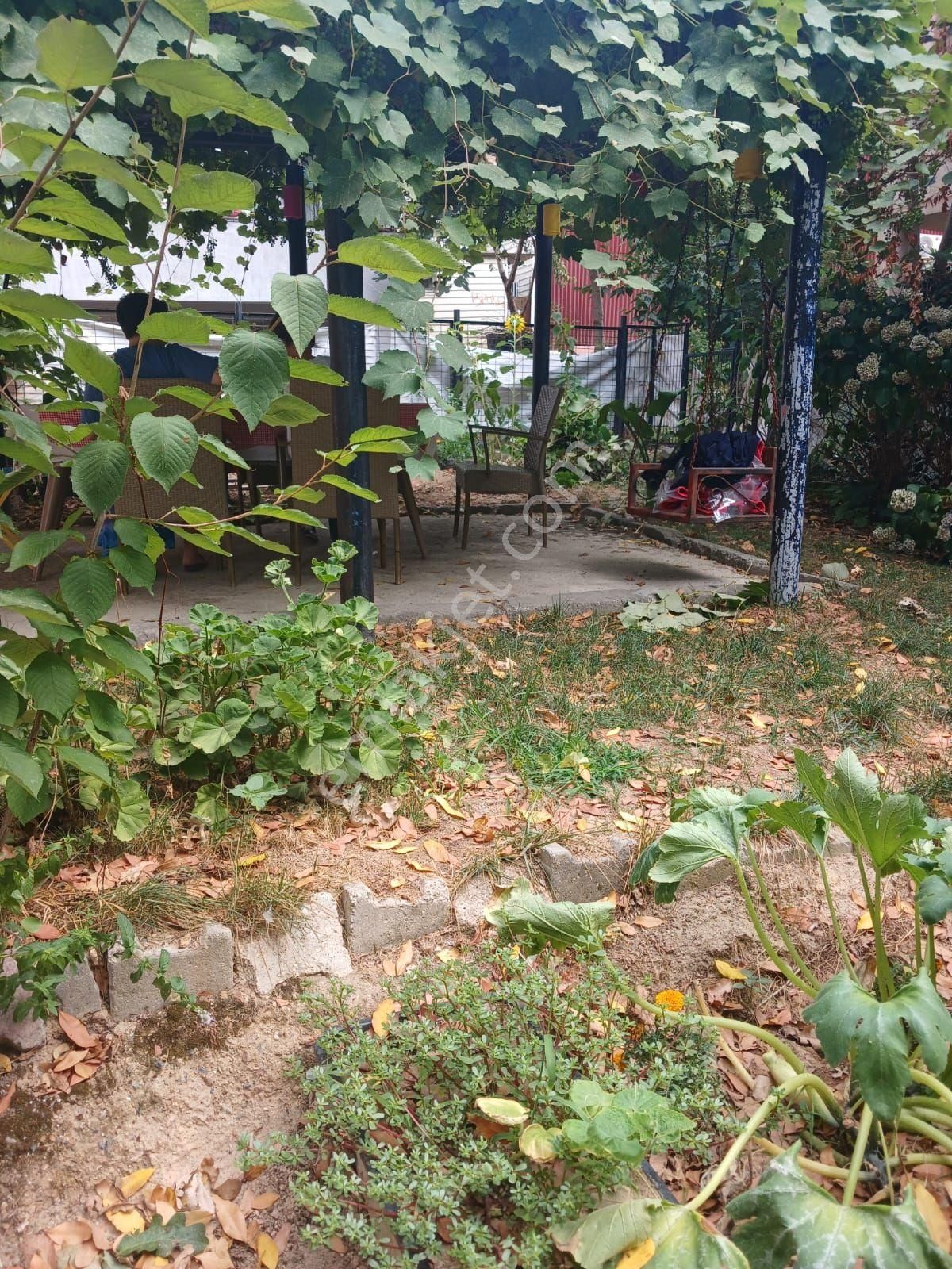 Sarıyer Zümrütevler'de Satılık 3 Katlı Müstakil Bahçeli Hisse Tapulu Ev - Görsel 31