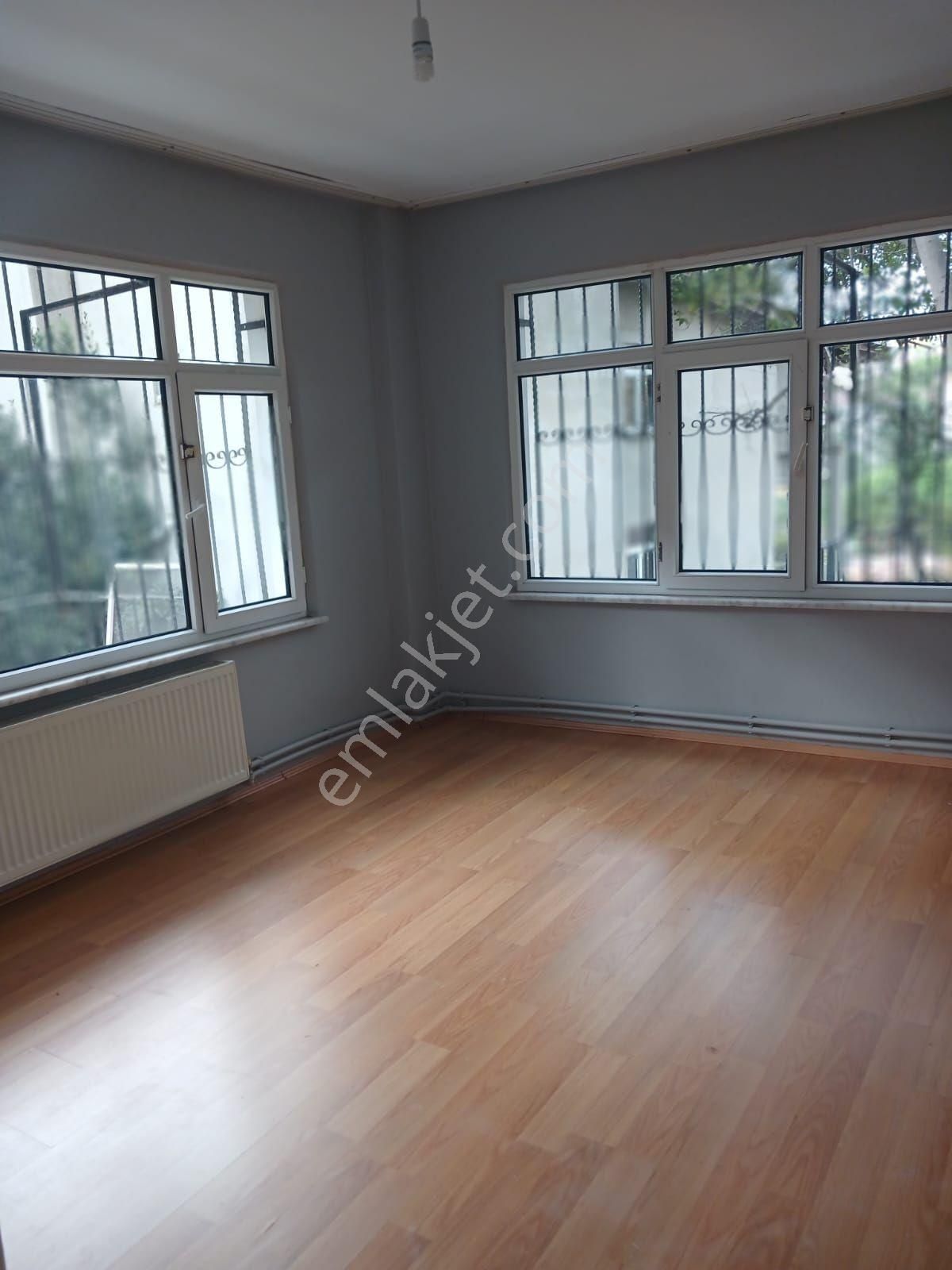 Sarıyer Zümrütevler'de Satılık 3 Katlı Müstakil Bahçeli Hisse Tapulu Ev - Görsel 3