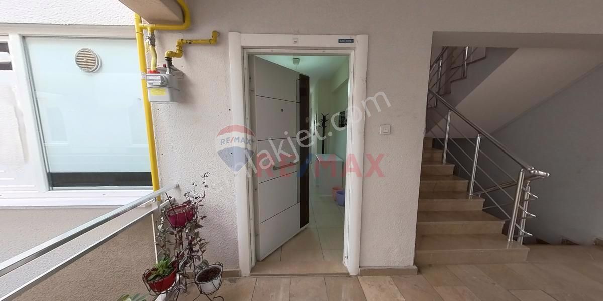 Nilüfer Konak Kiralık Ofis REMAX BEYAZ  GENÇARSLANLAR İŞ MERKEZİNDE KİRALIK 2+1 OFİS