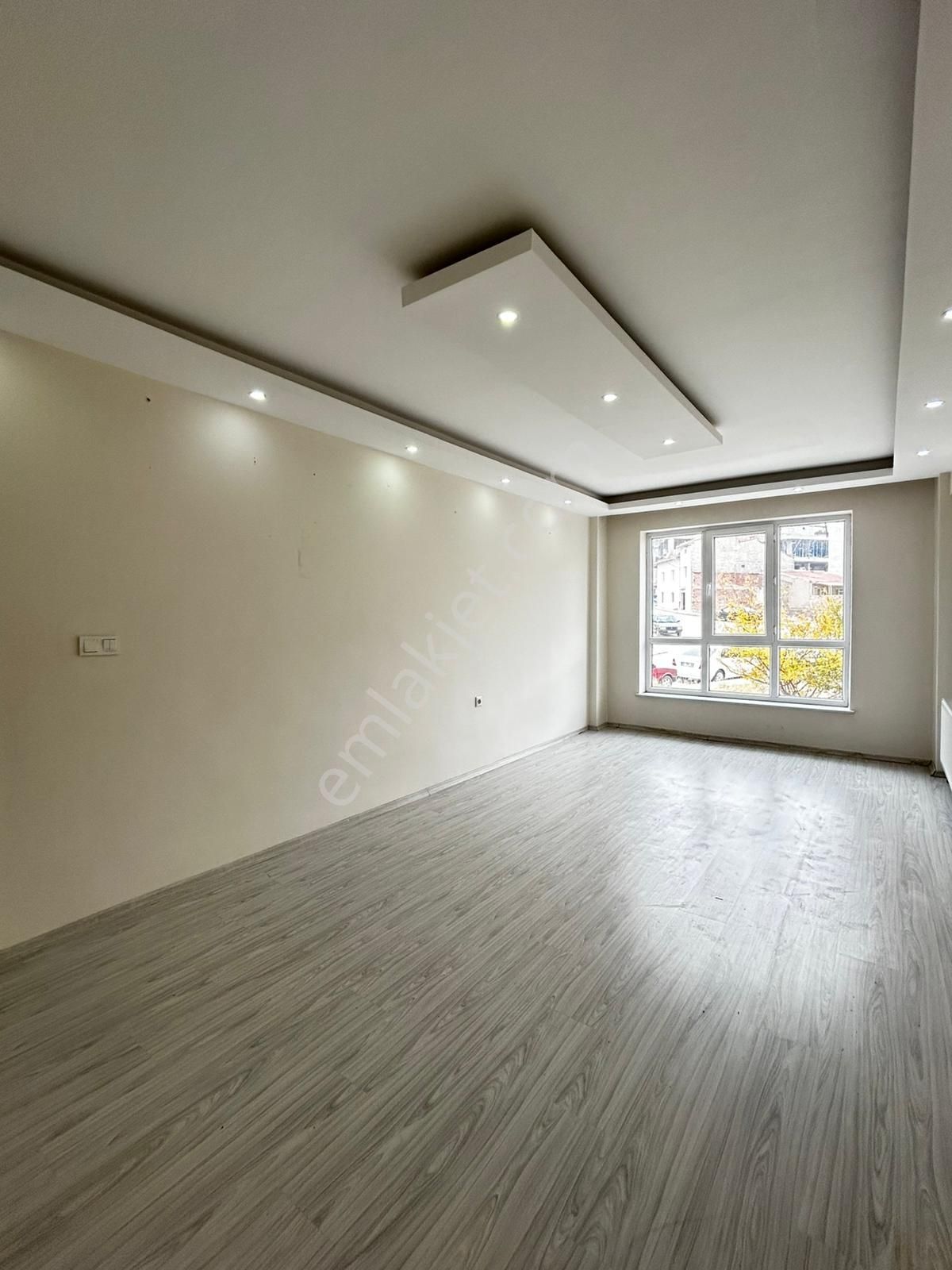 Tepebaşı Çamlıca Satılık Daire  EROGLU EMLKATAN CADDE ÜSTÜ FIRSAT 3+1 DAİRE 