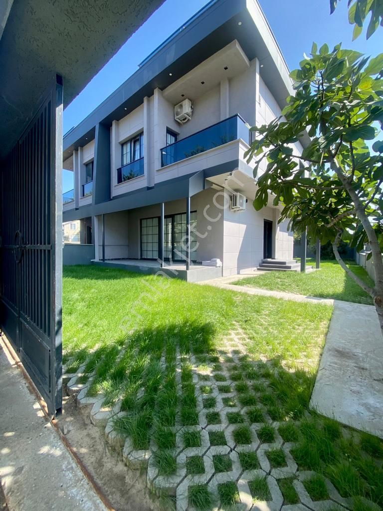 Beylikdüzü Dereağzı Kiralık Villa  BEYLİKDÜZÜ DEREAĞZI Mh.KİRALIK 2 KATLI 6+1 EŞYALI MUSTAKİL VİLLA