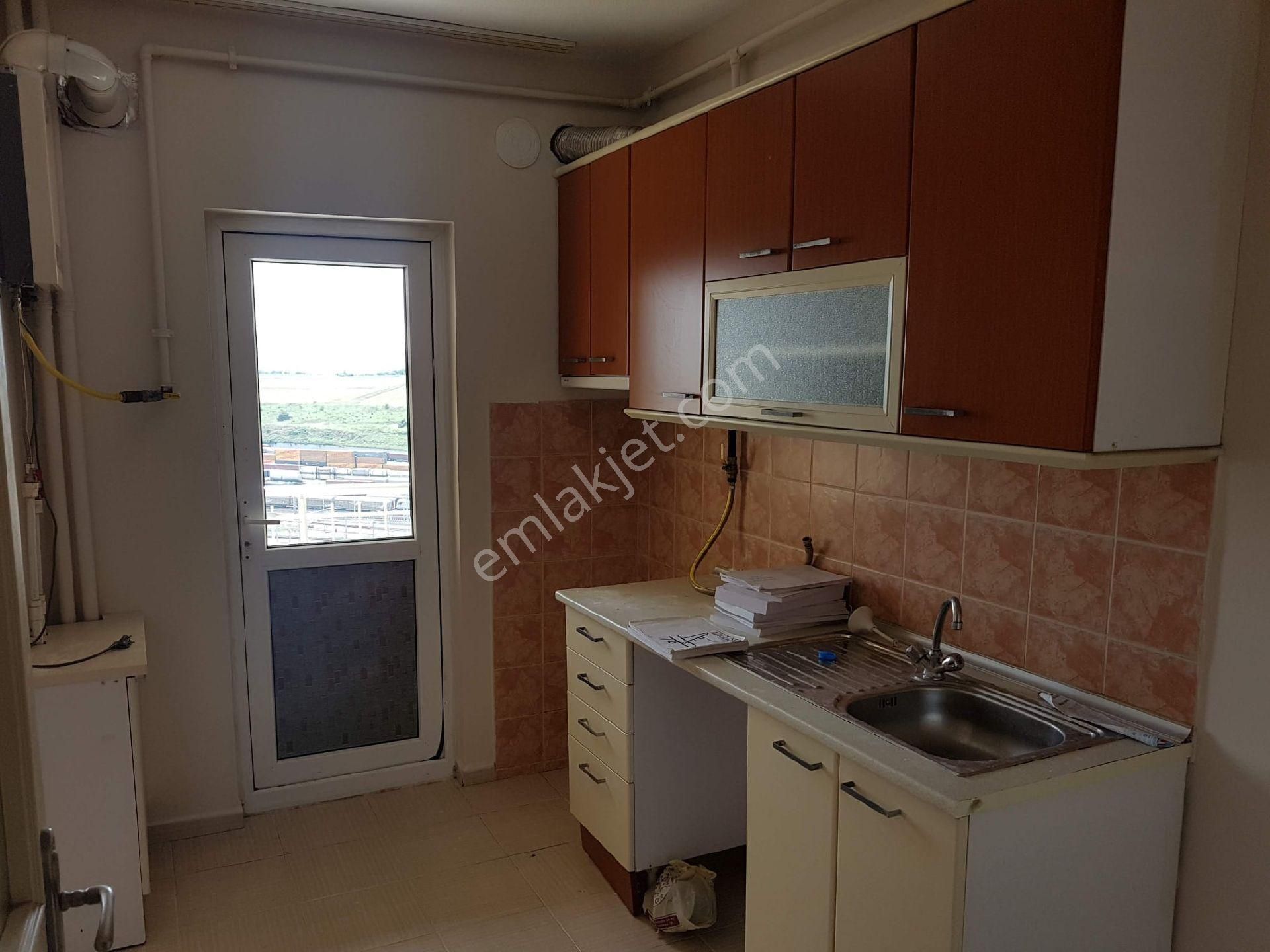 Küçükçekmece İstasyon Kiralık Daire Toki Göl Konutları'nda 84m2 Marmaray'a Yakın 2+1 Kiralık Daire