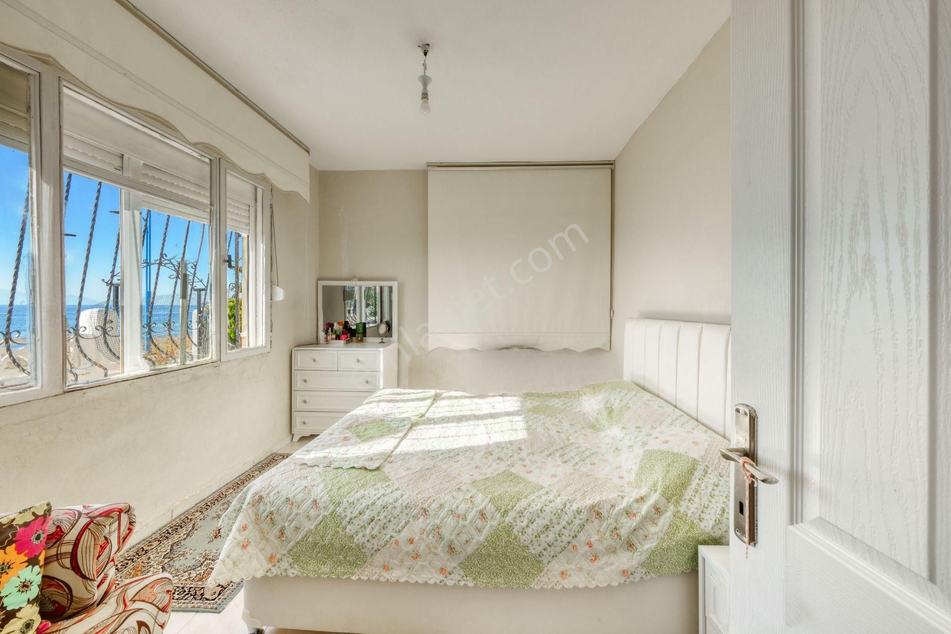 Ad Team'den Seferihisar Ürkmez'de Denize Sıfır Tek Katlı Villa - Görsel 18