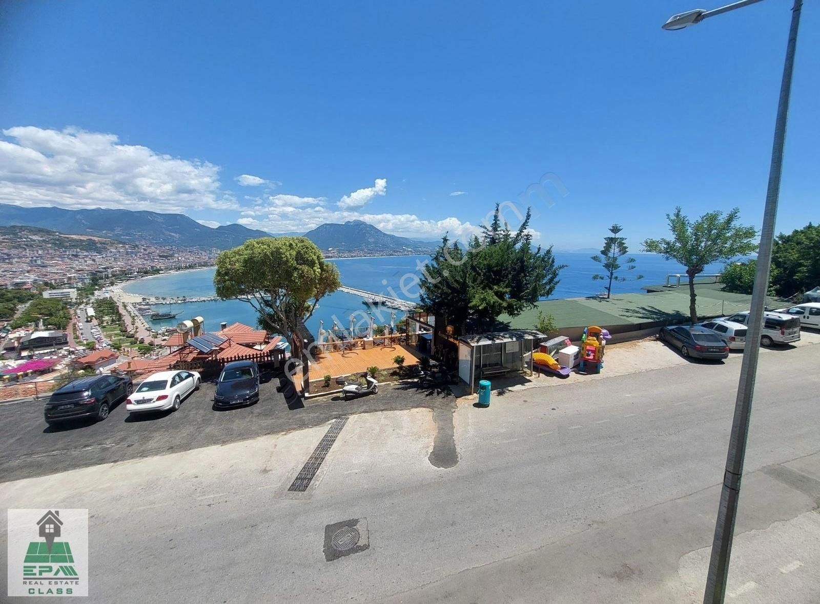 Alanya Çarşı Satılık Daire KALE YAMACINDA SATILIK DENİZ MANZARALI DAİRE