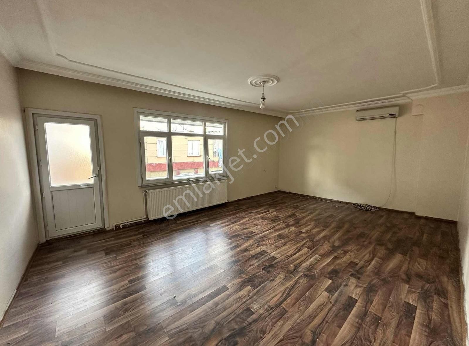 Bağcılar Göztepe Kiralık Daire Göztepe Meydanda 2 Metronun Arasında 160 M2 3+1 Balkonlu Ev